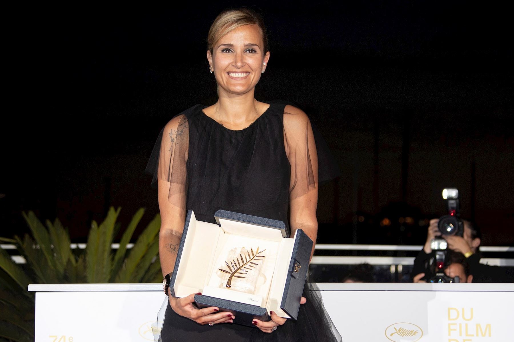 Directora Julia Ducournau, ganadora de la Palma de Oro en la 74° Festival de Cannes