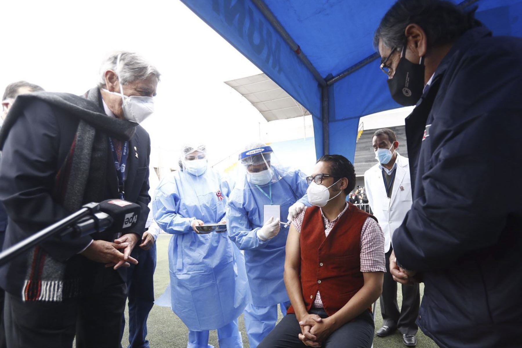 Presidente Francisco Sagasti, junto con los ministros de salud, transporte y producción supervisan el segundo Vacunatón en el Callao. Foto: ANDINA/Presidencia Perú