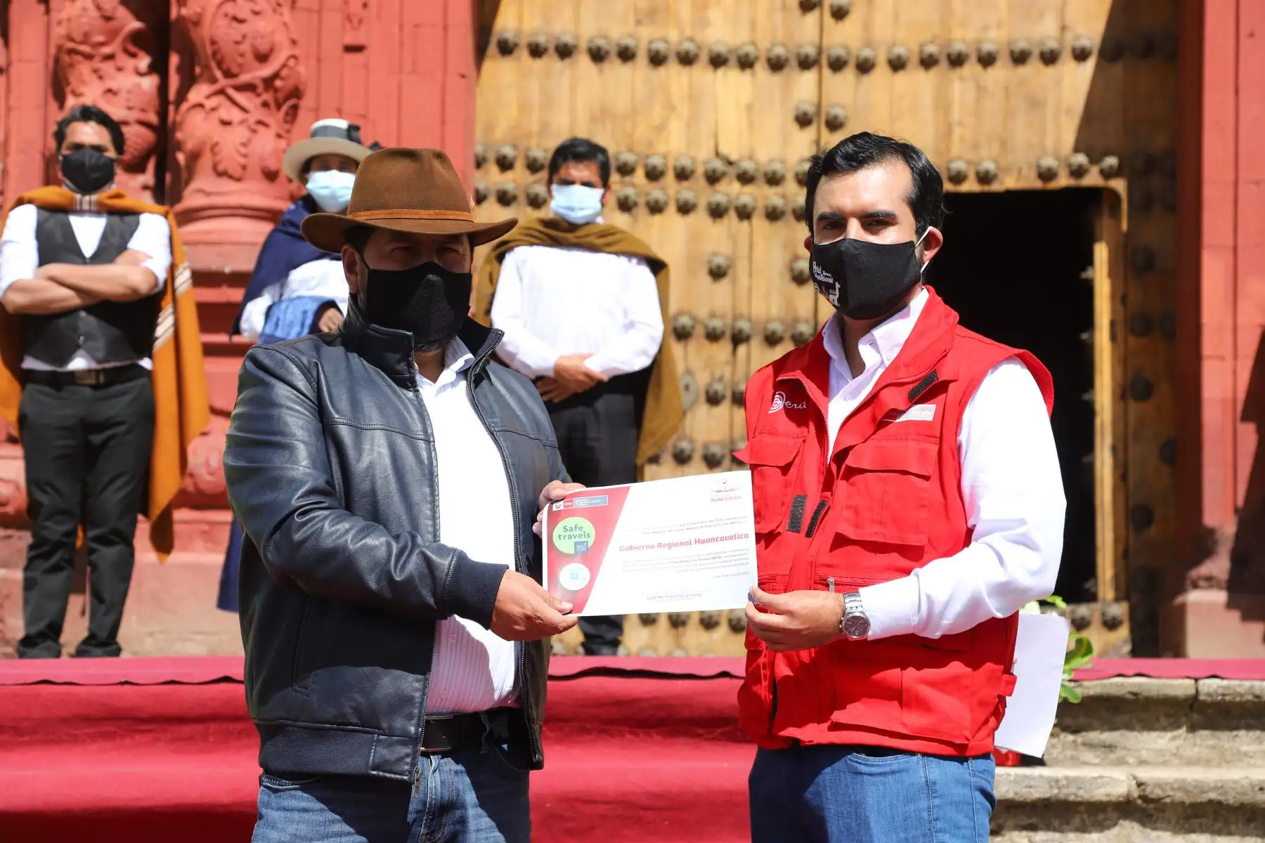 El Ministerio de Comercio Exterior y Turismo (Mincetur) entregó hoy el sello internacional “Safe Travels” al destino turístico Huancavelica, con lo cual se garantiza el cumplimiento de las medidas de bioseguridad y, por lo tanto, lo califica como apto para recibir a los turistas. Foto: ANDINA/Mincetur