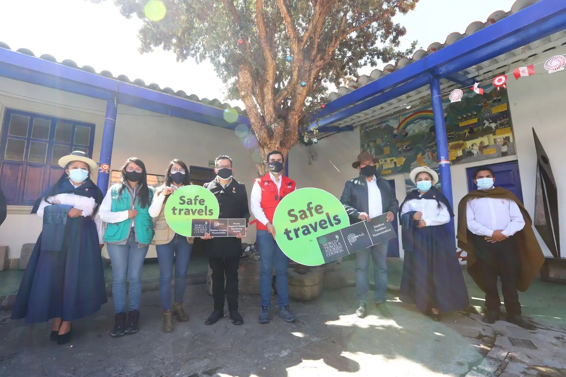 El Ministerio de Comercio Exterior y Turismo (Mincetur) entregó hoy el sello internacional “Safe Travels” al destino turístico Huancavelica, con lo cual se garantiza el cumplimiento de las medidas de bioseguridad y, por lo tanto, lo califica como apto para recibir a los turistas. Foto: ANDINA/Mincetur