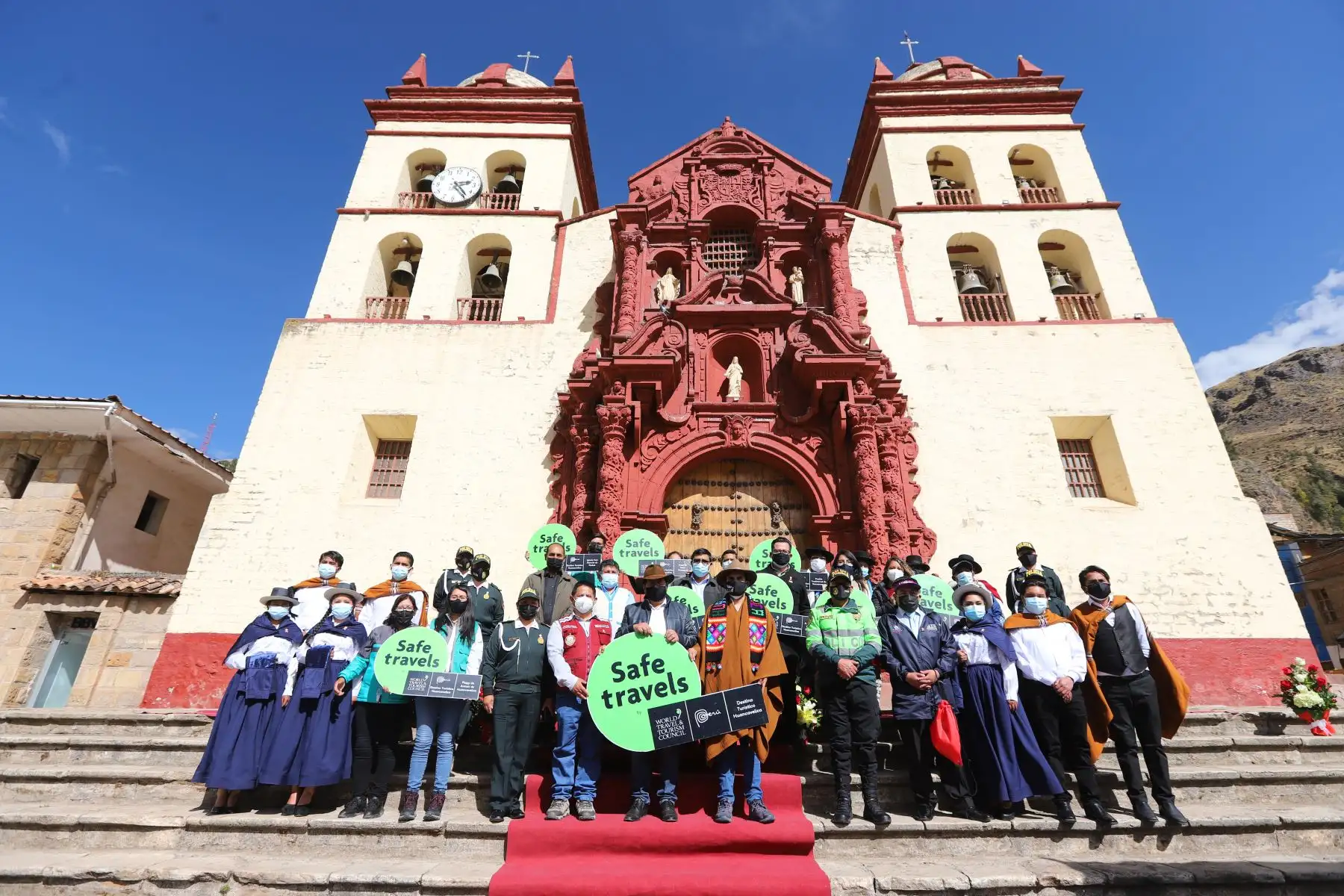 El Ministerio de Comercio Exterior y Turismo (Mincetur) entregó hoy el sello internacional “Safe Travels” al destino turístico Huancavelica, con lo cual se garantiza el cumplimiento de las medidas de bioseguridad y, por lo tanto, lo califica como apto para recibir a los turistas. Foto: ANDINA/Mincetur