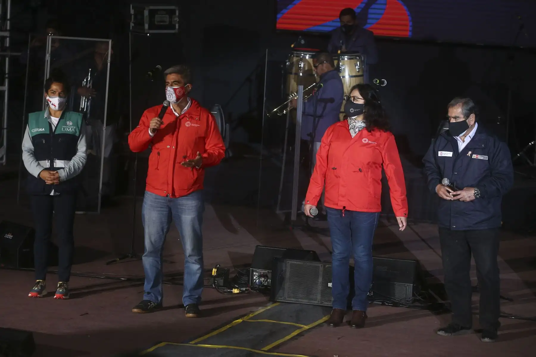 Presidenta del Consejo de Ministros, Violeta Bermúdez y los ministros de Cultura, Salud y la representante de la Municipalidad de Lima se hicieron presentes en el escenario del primer concierto presencial “Por la reactivación de la música” en el Parque de la Exposición, evento que congrega a diversos artistas de la música nacional. Foto: ANDINA/Vidal Tarqui