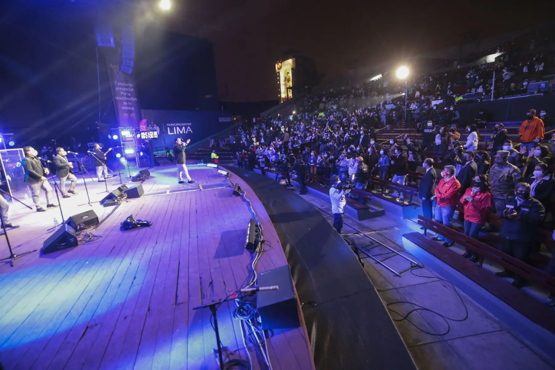 Presidenta del Consejo de Ministros, Violeta Bermúdez y los ministros de Cultura, Salud y la representante de la Municipalidad de Lima se hicieron presentes en el escenario del primer concierto presencial “Por la reactivación de la música” en el Parque de la Exposición, evento que congrega a diversos artistas de la música nacional. Foto: ANDINA/Vidal Tarqui