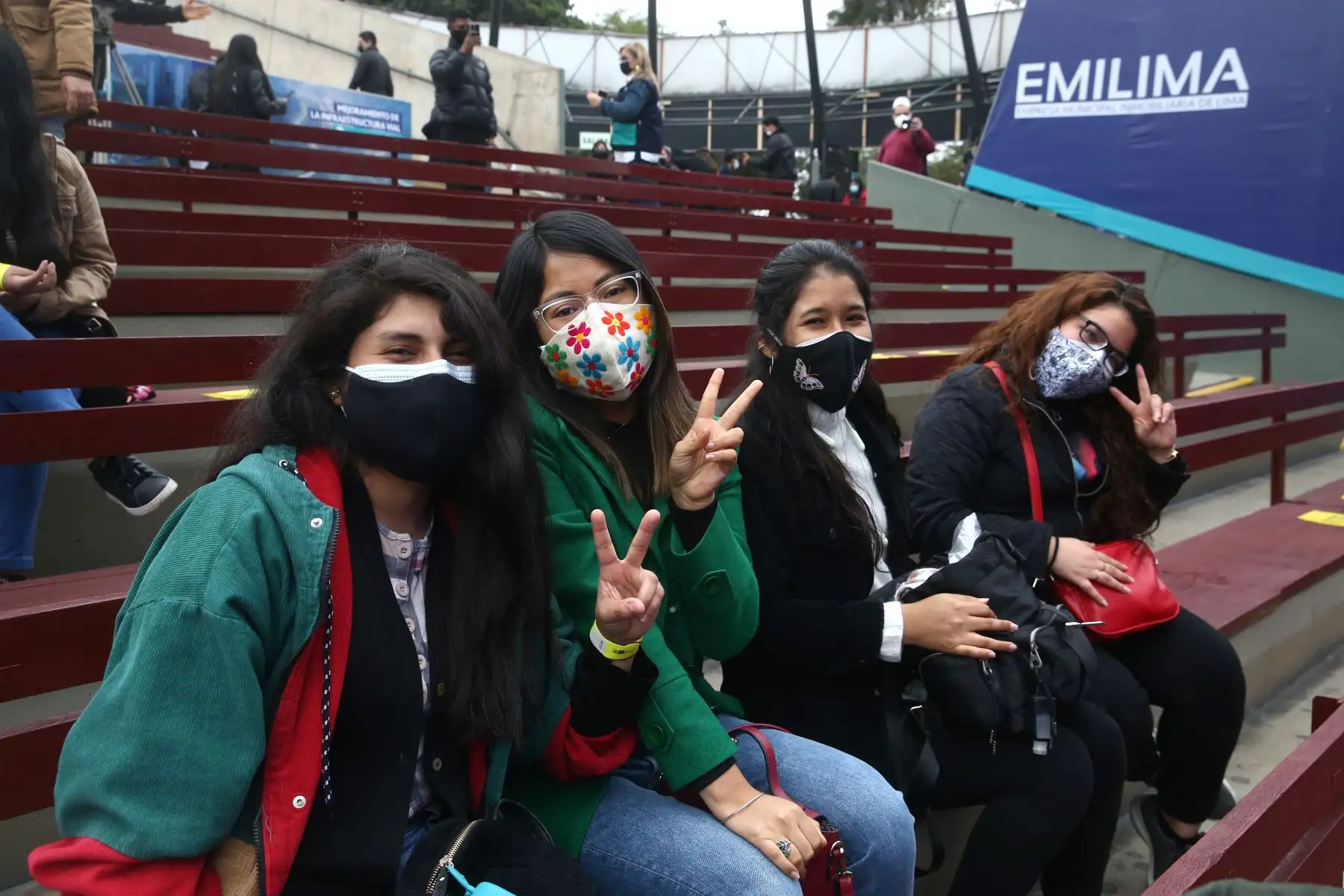 Ministros de Cultura, Ministerio de Salud y la representante de la Municipalidad de Lima se hicieron presentes en el escenario del primer concierto presencial “Por la reactivación de la música” en el Parque de la Exposición, evento que congrega a diversos artistas de la música nacional. 
Foto: ANDINA/Vidal Tarqui