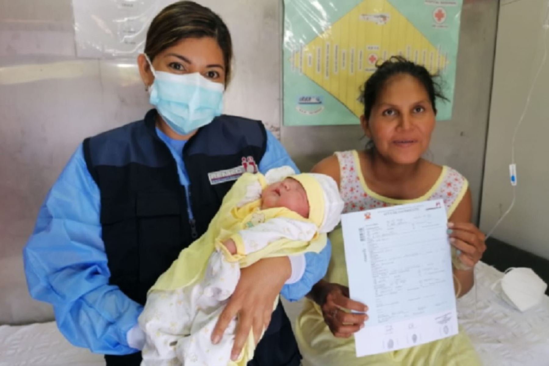 Rossana Correa, de 33 años de edad, tuvo una mañana especial en la comunidad nativa de San Rafael. Con 38 semanas de gestación y constantes dolores de parto, esperaba la llegada del personal médico que viaja a bordo del BAP Río Yahuas, como parte de la segunda campaña de acción social del 2021.