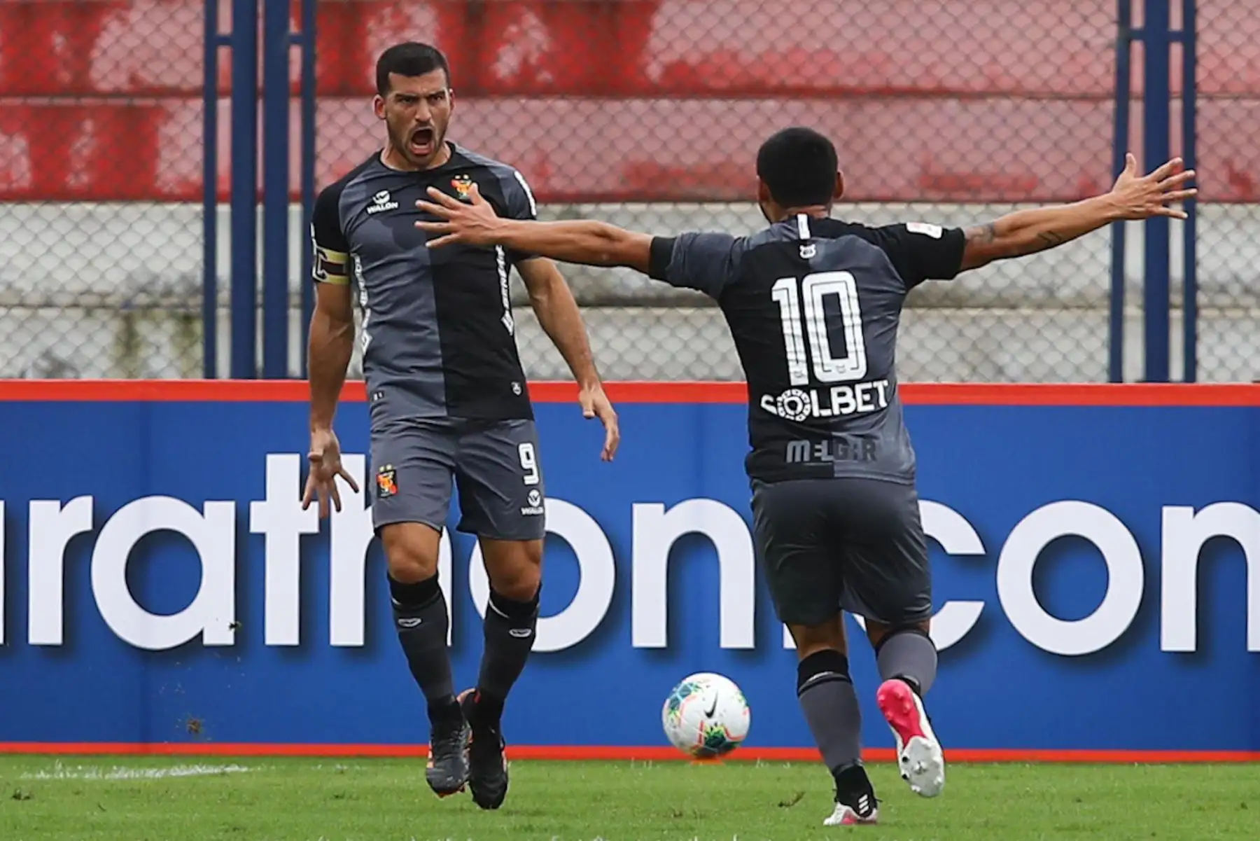 El jugador de FBC Melgar , Bernardo Cuesta celebra su gol ante Sport Huancayo, en partido de  la Fase 2 de la Liga1 Betsson  en el Estadio Iván Elías Moreno
Foto: Liga 1