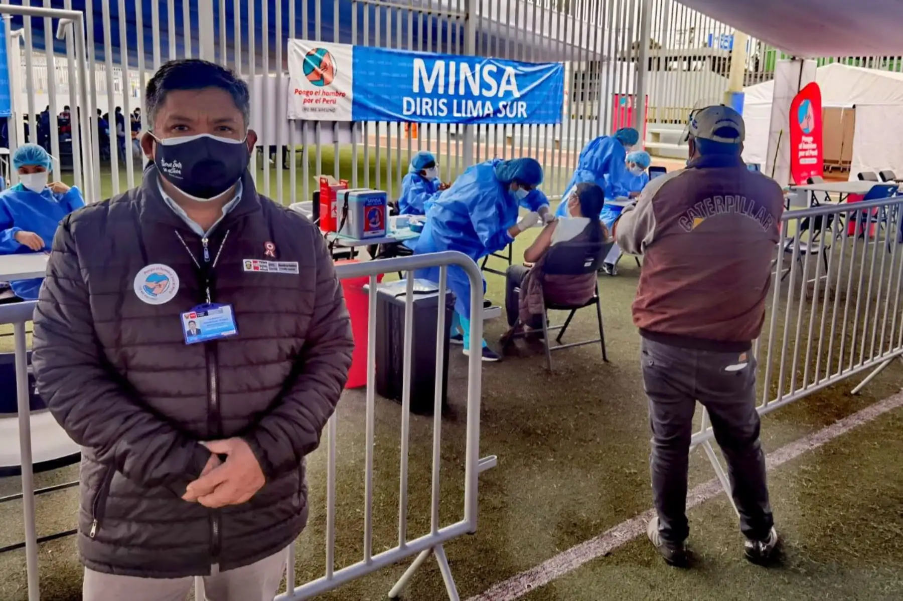 Ministerio de Salud sigue impulsando la vacunación contra la covid-19 en Lima Sur, las brigadas atienden a las personas de 45 años a más. 
Foto: @DIRISLimaSur