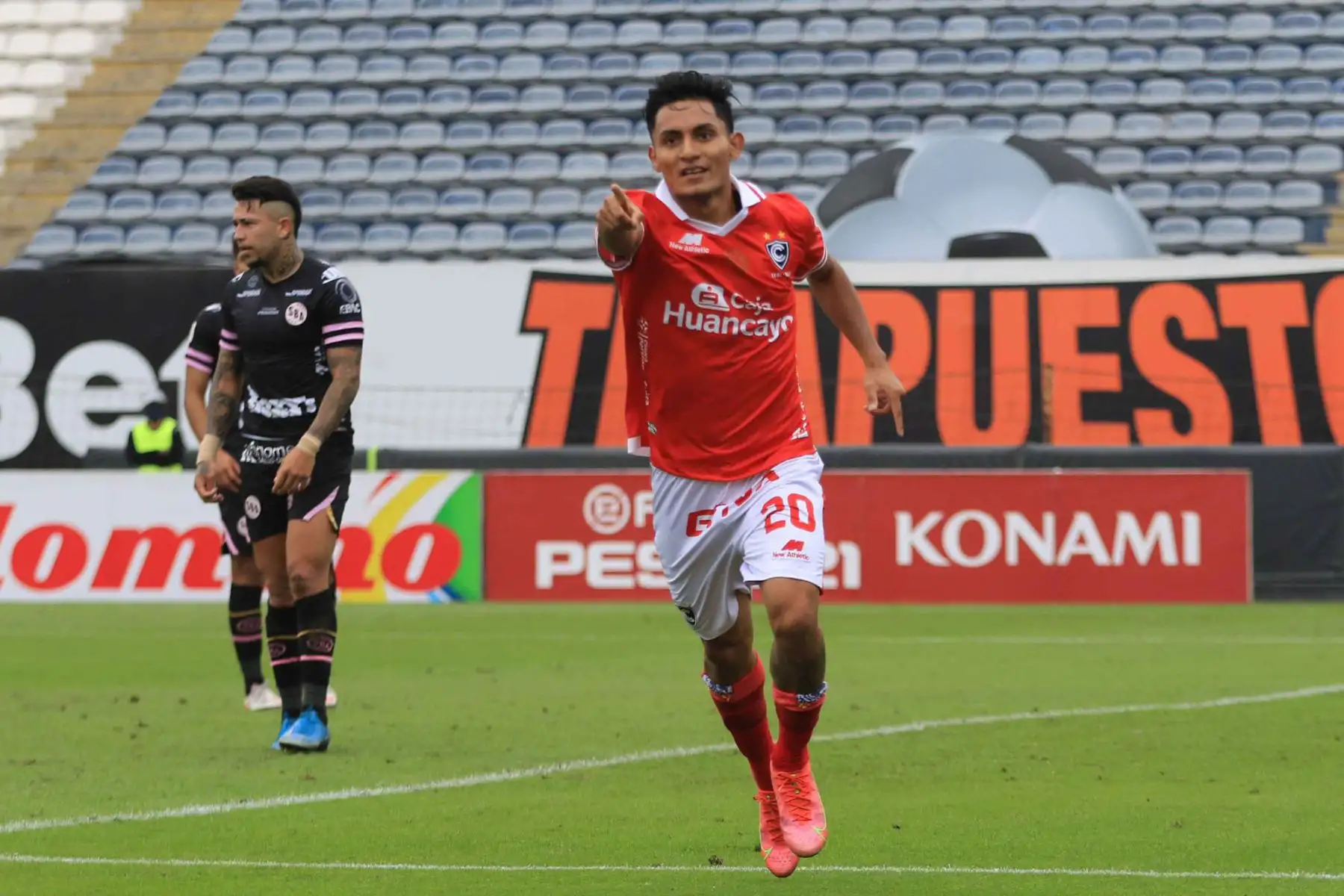 El jugador de Cienciano, K. Sandoval  celebra su gol ante Sport Boys, en partido de  la Fase 2 de la Liga1 Betsson  en el Estadio Alejandro Villanueva.
Foto: Liga 1