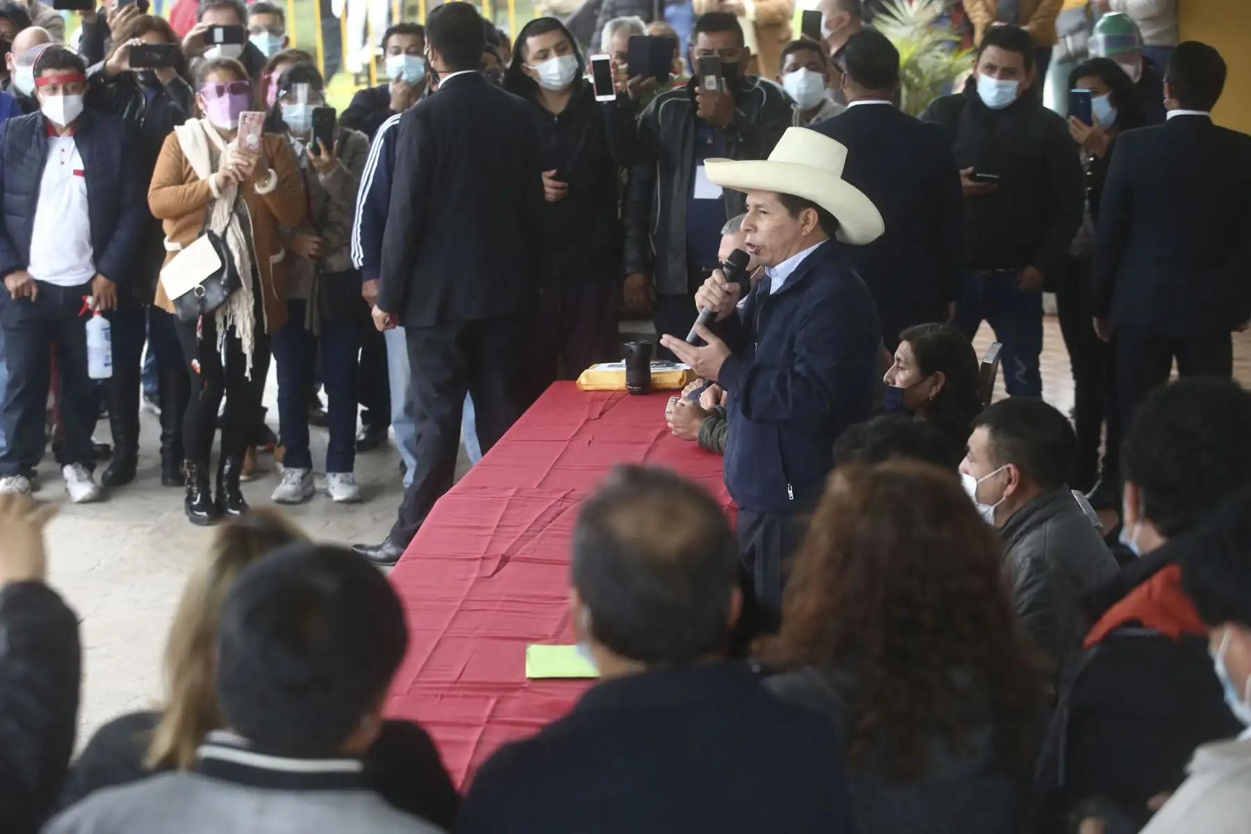 Candidato Pedro Castillo se reúne con dirigentes de la zona sur de Lima en el Fondo Del Valle de Lurín. Foto: ANDINA/Vidal Tarqui