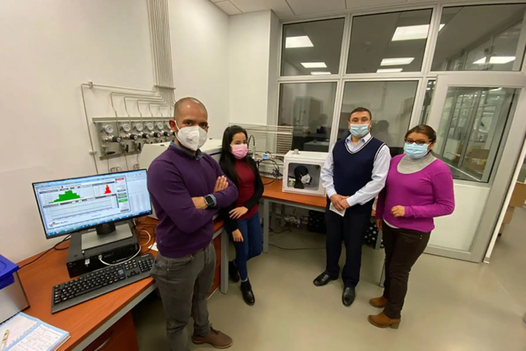 La eficiencia en una mascarilla está determinada por su capacidad para filtrar partículas que están en el aire. Dependiendo del nivel de filtración y del tamaño de partículas filtradas, se puede decir si es segura o no.