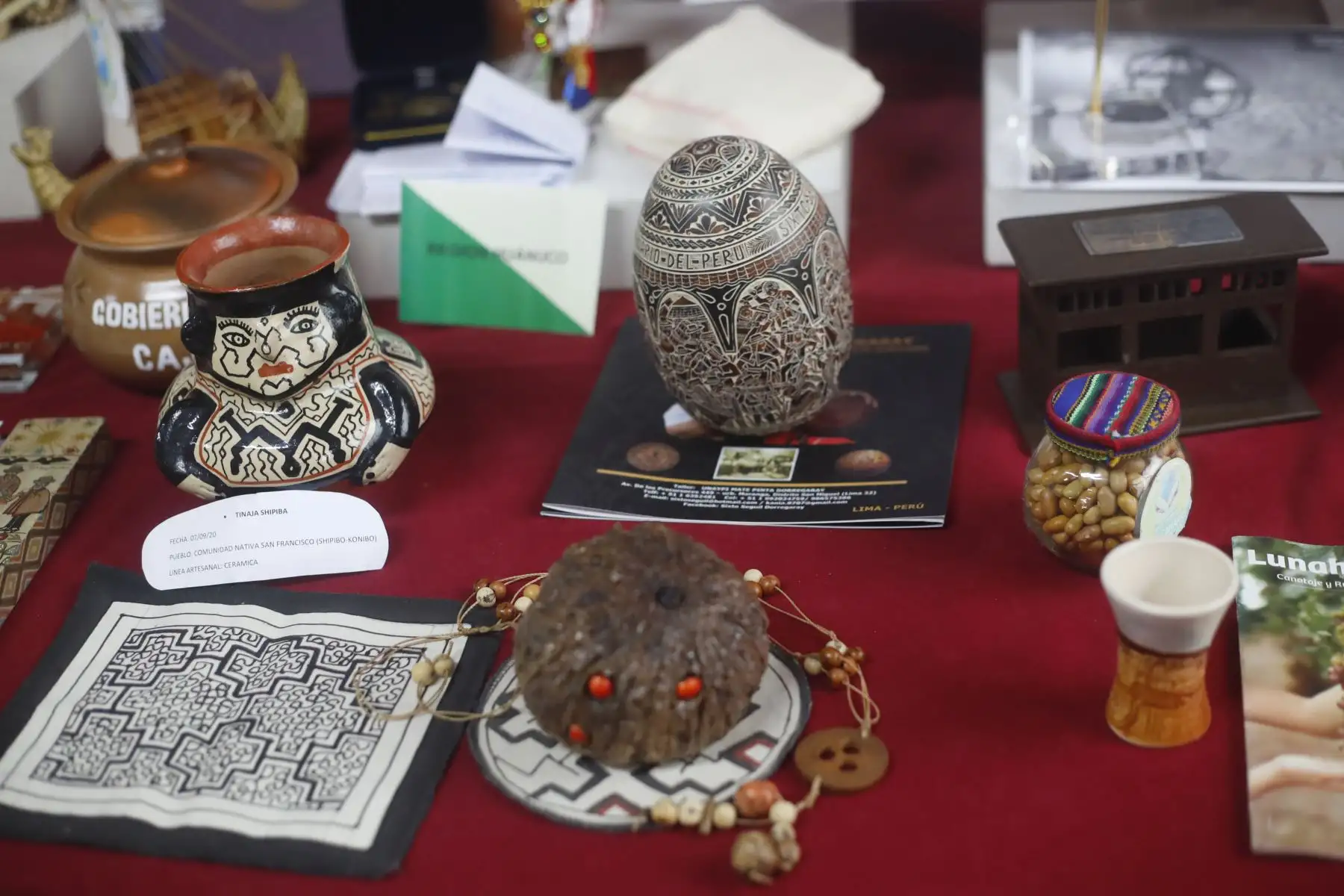 Se exponen objetos que serán colocados en la Semilla del Tiempo del Bicentenario en el Museo Nacional de Arqueología, Antropología e Historia del Perú (MNAAHP).
Foto: ANDINA/Juan Carlos Guzman