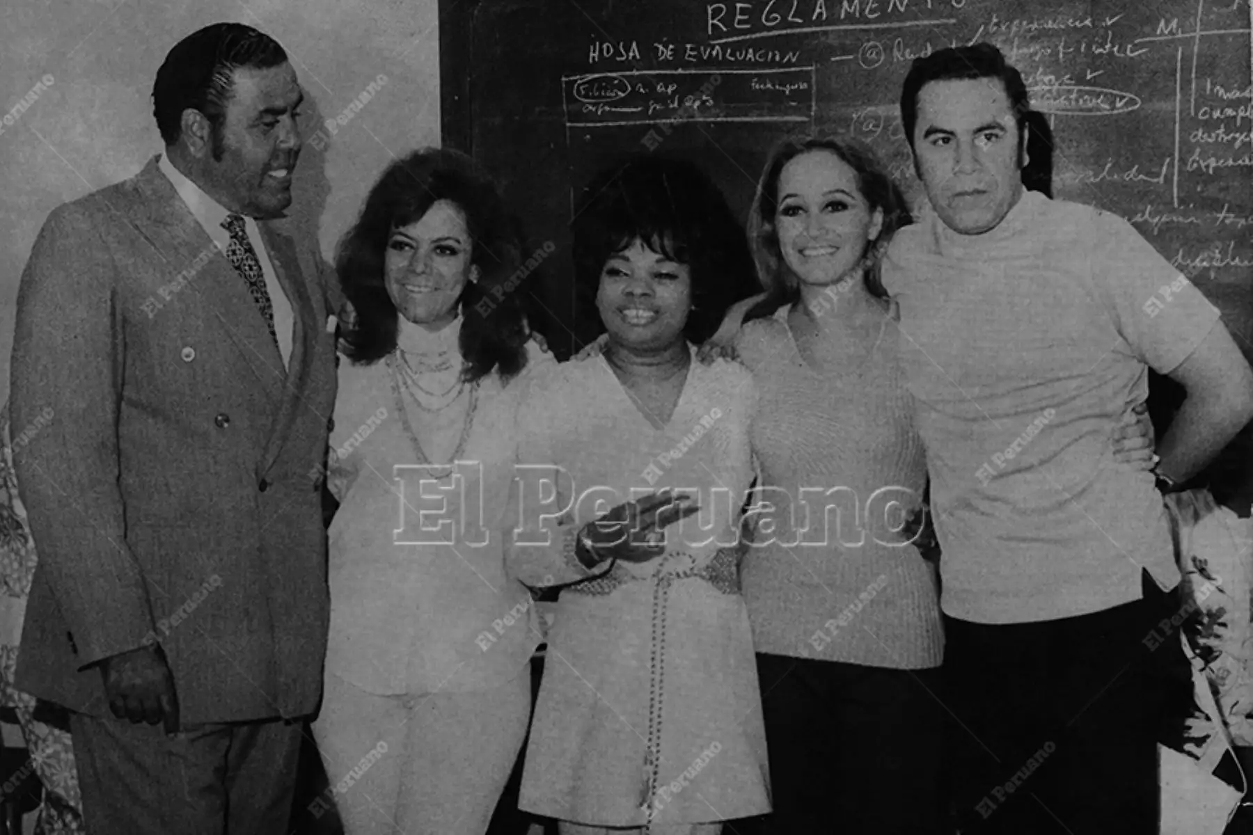 Lima - 25 febrero 1971 / Lucha Reyes, "La Morena de Oro del Perú", con Augusto Ferrando, el compositor Augusto Polo Campos  y Cecilia Bracamonte. Foto: Archivo Histórico de El Peruano