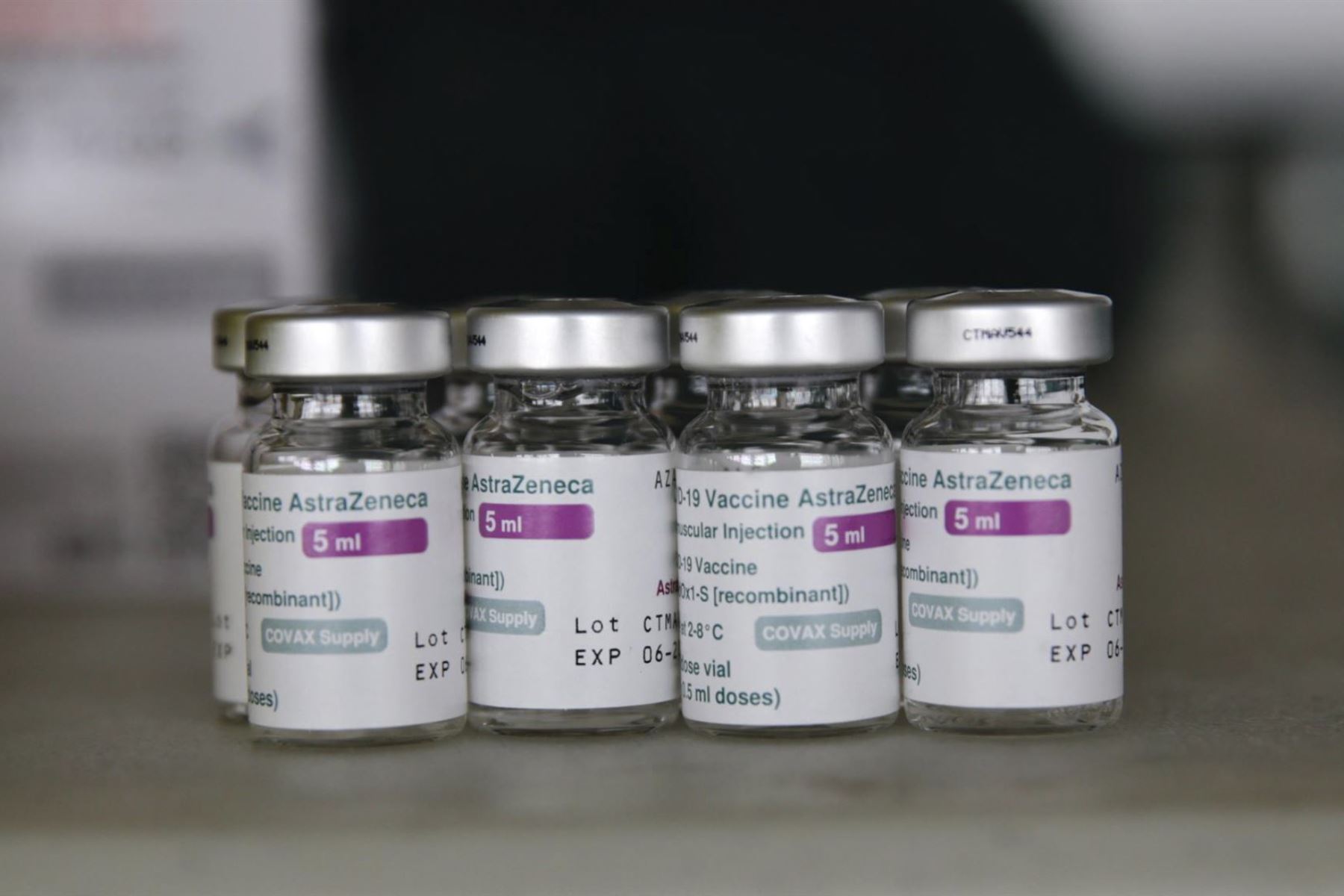 El Minsa iniciará una campaña para difundir la efectividad de la vacuna contra el covid-19 del laboratorio AstraZeneca en las regiones donde se aplicaron estas dosis. Foto: Efe.