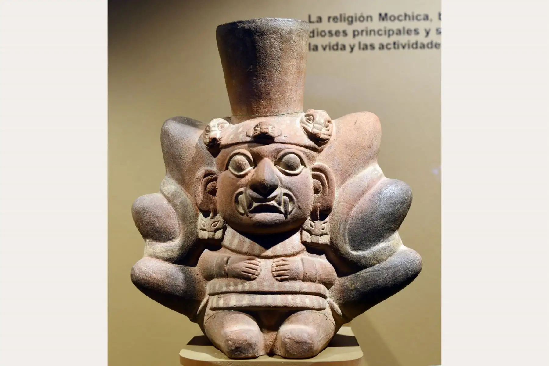 Una pieza de cerámica Mochica presuntamente utilizada con fines religiosos se exhibe en el Museo Tumba Real del Señor de Sipán en Lambayeque.

Foto: AFP