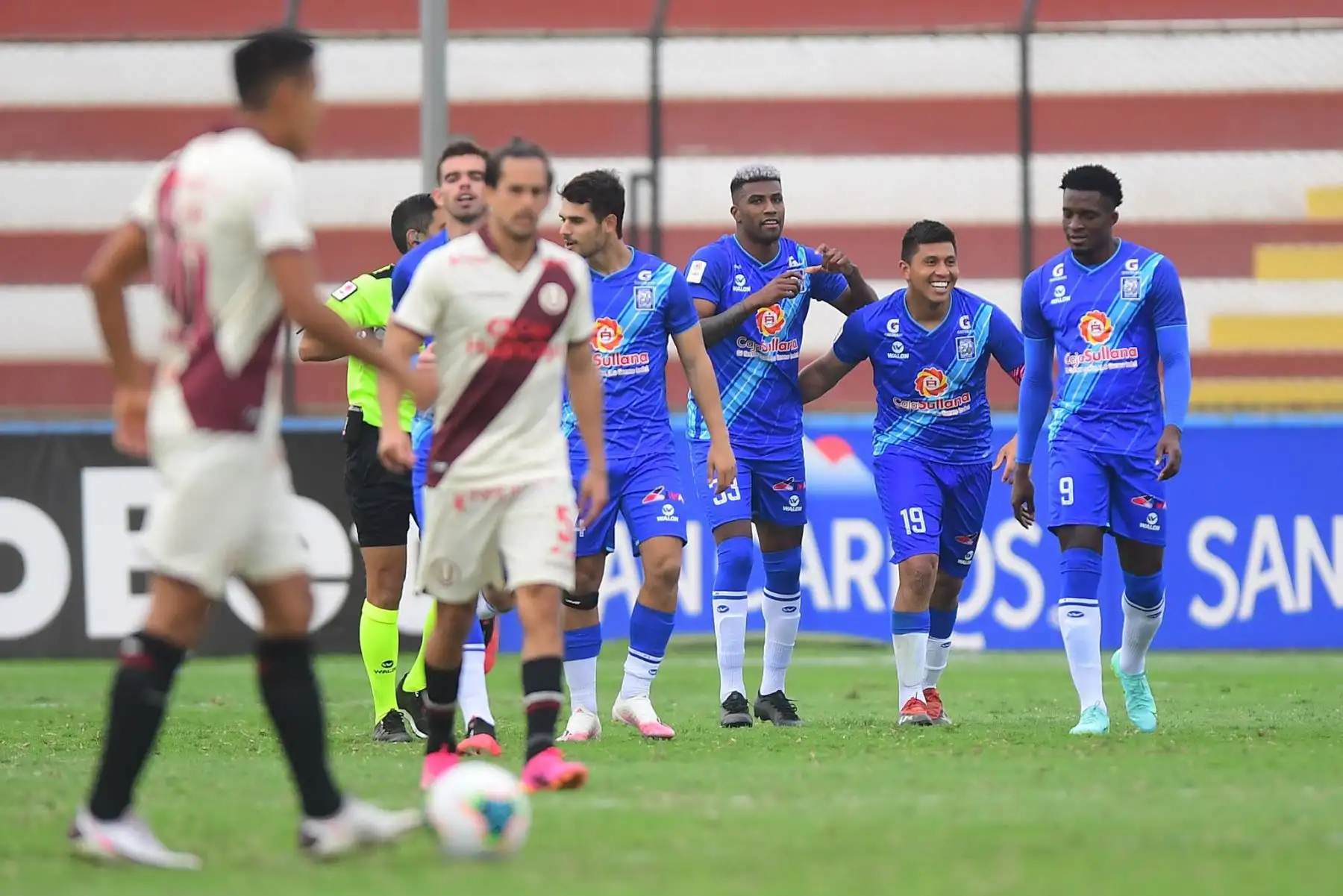Carlos Ascues de Alianza Atlético marca el 1-1 ante Universitario durante partido por la primera fecha de la Liga 1, en el Estadio Miguel Grau del Callao. Foto: Liga  1