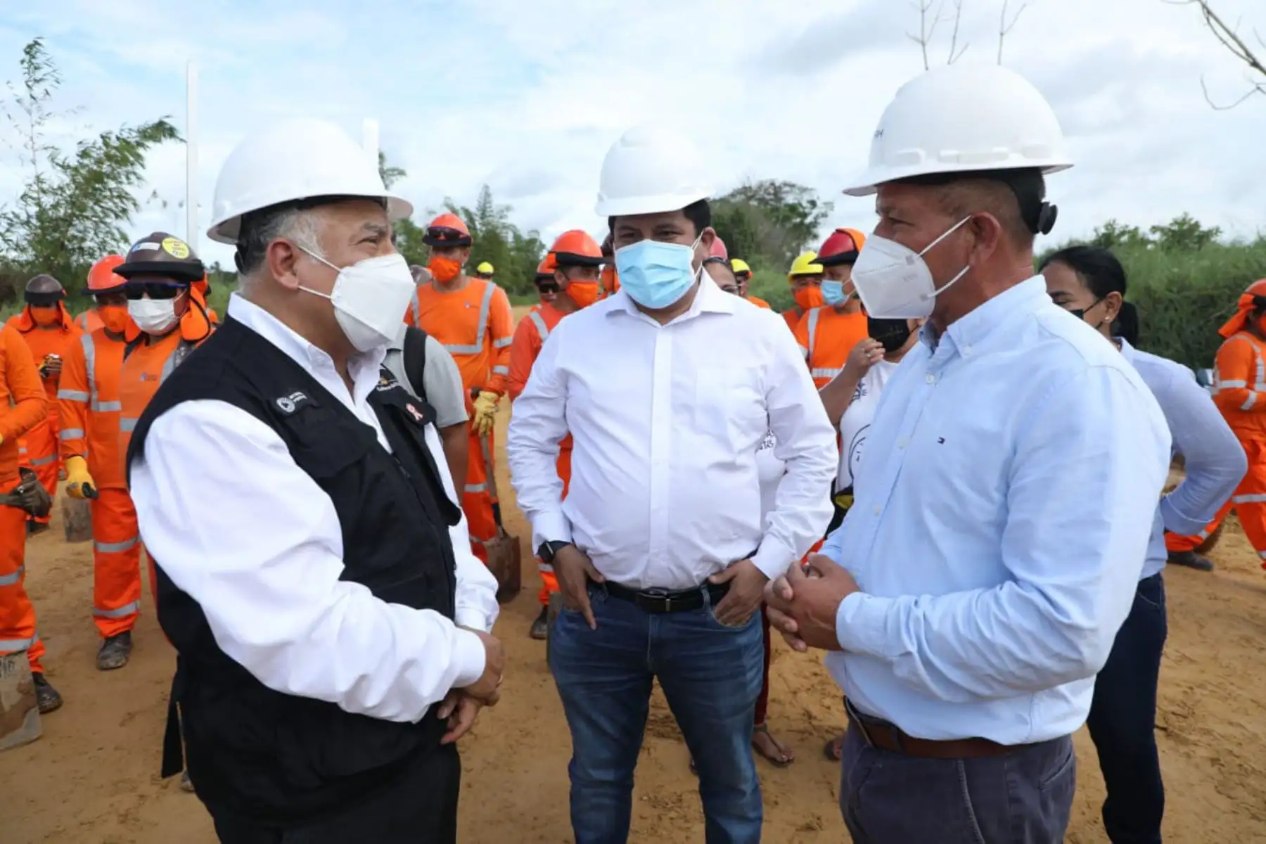 El ministro de Transportes y Comunicaciones, Eduardo González, supervisó los trabajos en la carretera Yurimaguas-Munichis. Foto: ANDINA/Difusión