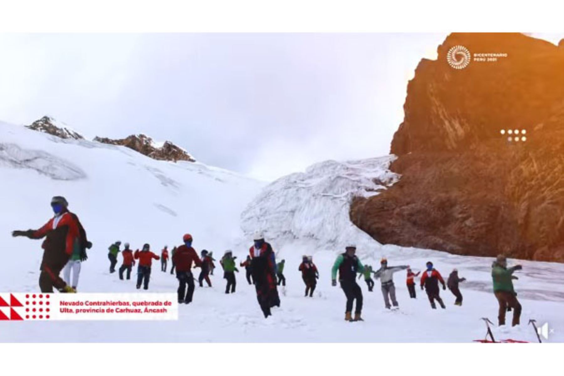 Bicentenario: Agrupación Baila Perú realiza el #TusuriyChallenge en un nevado. ANDINA/Difusión