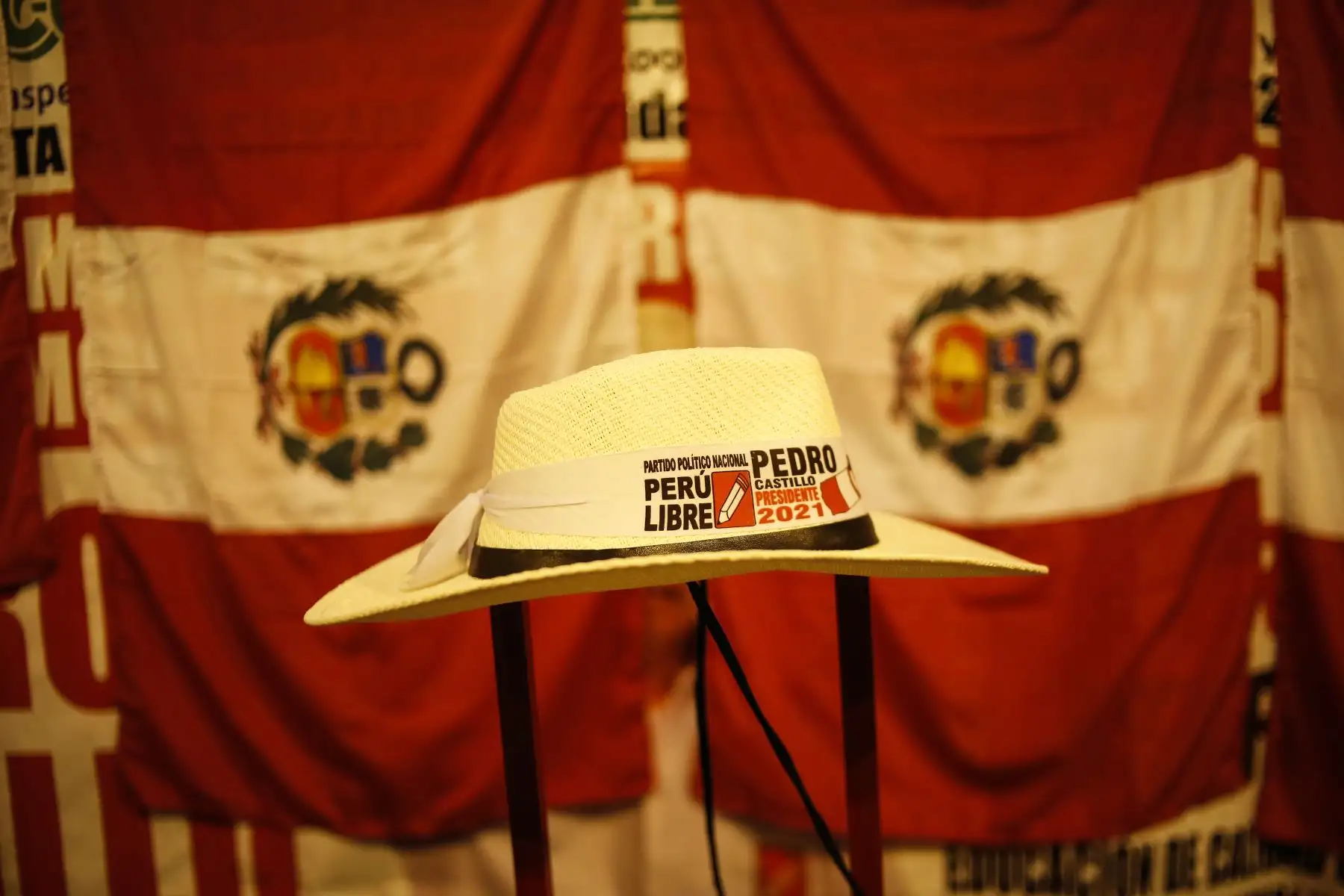 El electo presidente de la República, Pedro Castillo Terrones, hizo un llamado a la unidad de los ciudadanos y anunció un gobierno justo, soberano y digno para todos los peruanos.
Foto: ANDINA/Renato Pajuelo