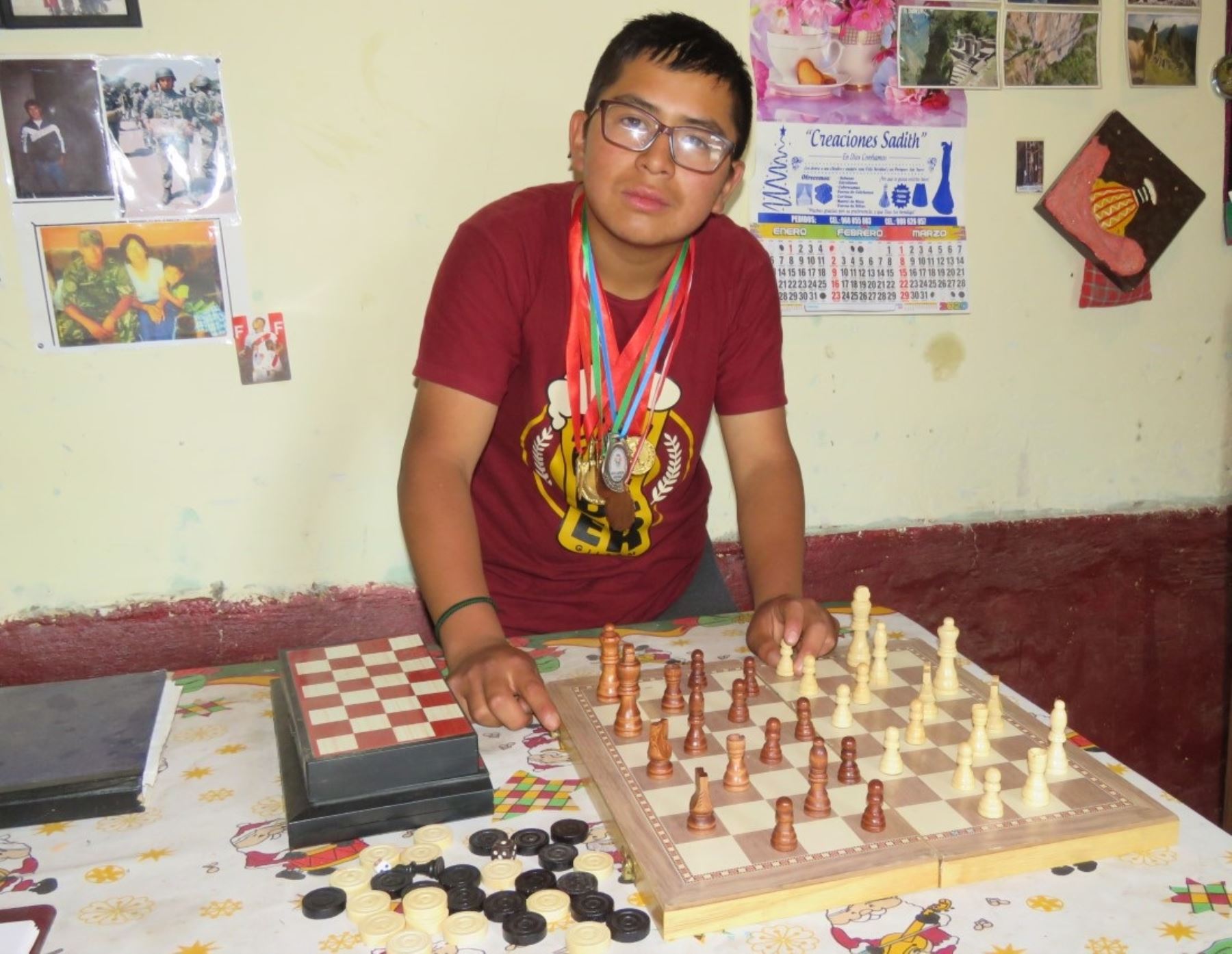 Conoce a Alexis Pérez Hijar, el joven talento del ajedrez de la provincia de Cajatambo, en la sierra de Lima, que sueña con ser campeón mundial. ANDINA/Difusión