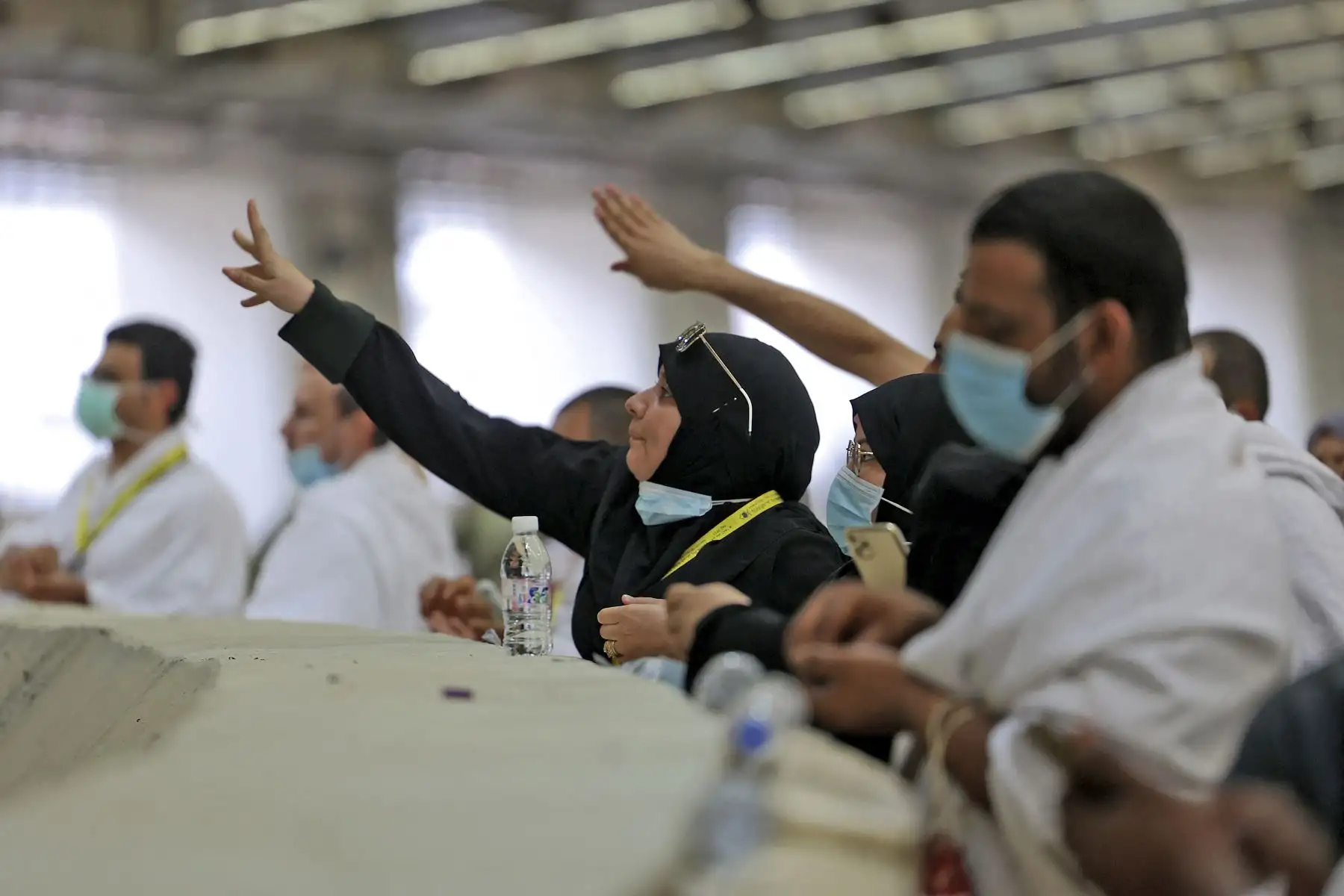 Los adoradores musulmanes arrojaron guijarros durante un ritual simbólico como parte de la peregrinación del Hajj en Mina, cerca de la ciudad sagrada de La Meca, en Arabia Saudita. Foto: AFP