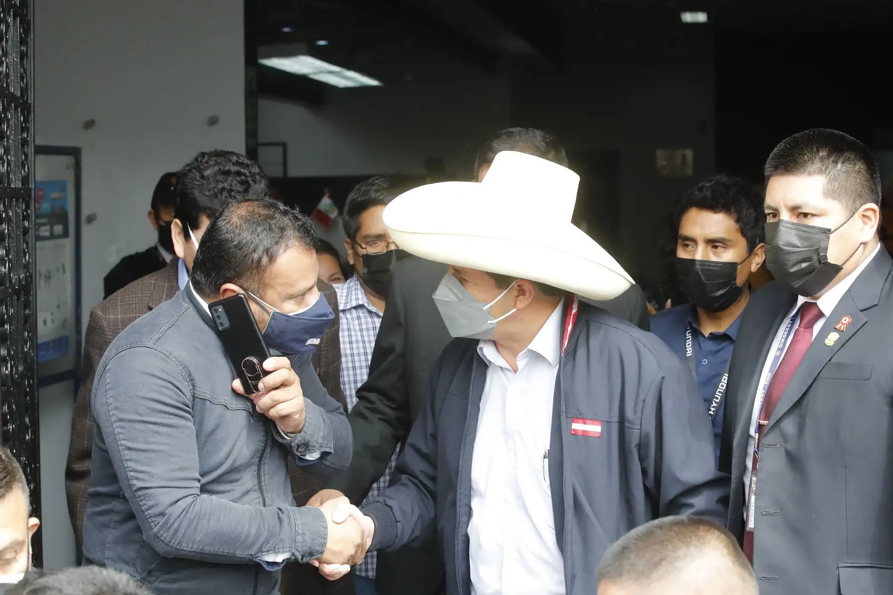 Presidente electo Pedro Castillo llega a la sede del Reniec, en el jirón Ancash, Centro de Lima. Foto: ANDINA/Juan Carlos Guzmán