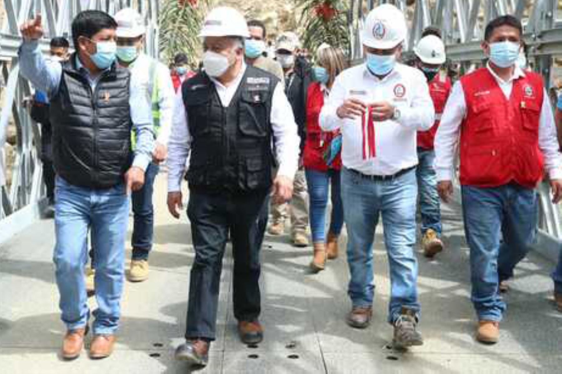 El ministro de transportes recorrió las vías de Ayacucho para asegurarse de que estuvieran en buen estado .Foto: ANDINA/MTC.