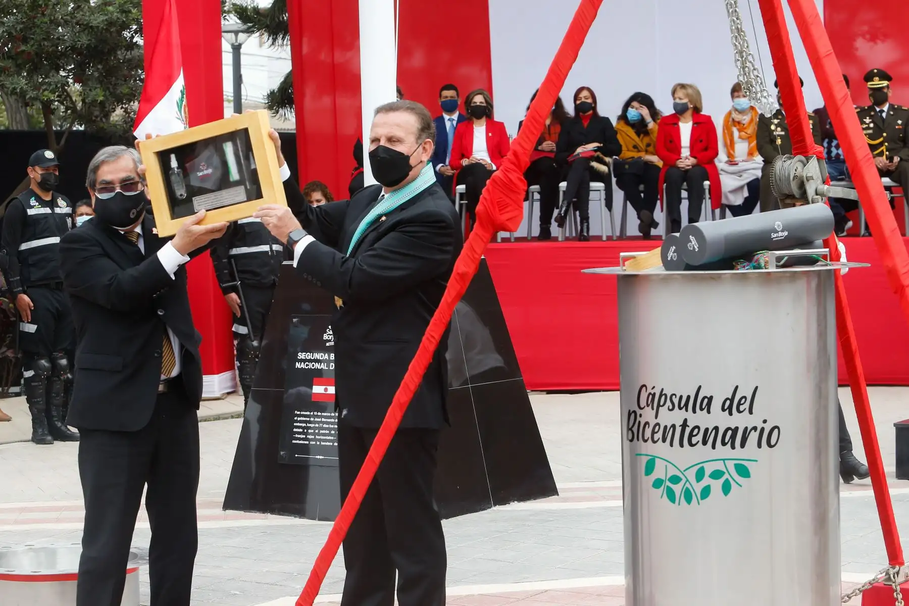 Ministro de Salud,  Óscar Ugarte participa en el reconocimiento por su contribución en el manejo de la pandemia y el desarrollo del proceso de vacunación contra la covid- 19.
Foto: Minsa