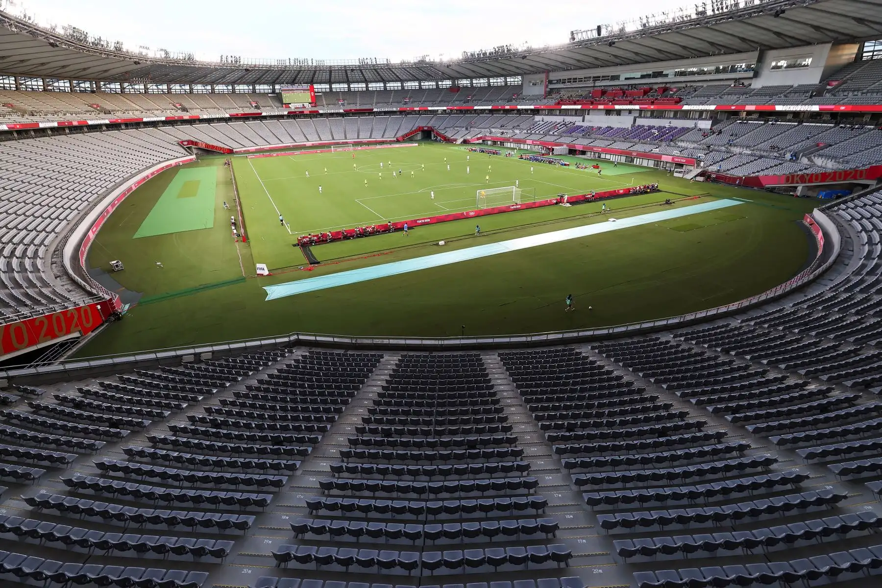 Vista general del partido olímpico de fútbol femenino entre Suecia y Estados Unidos, que se desarrolla sin espectadores en el Estadio de Tokio en Tokio, Japón. Foto: EFE