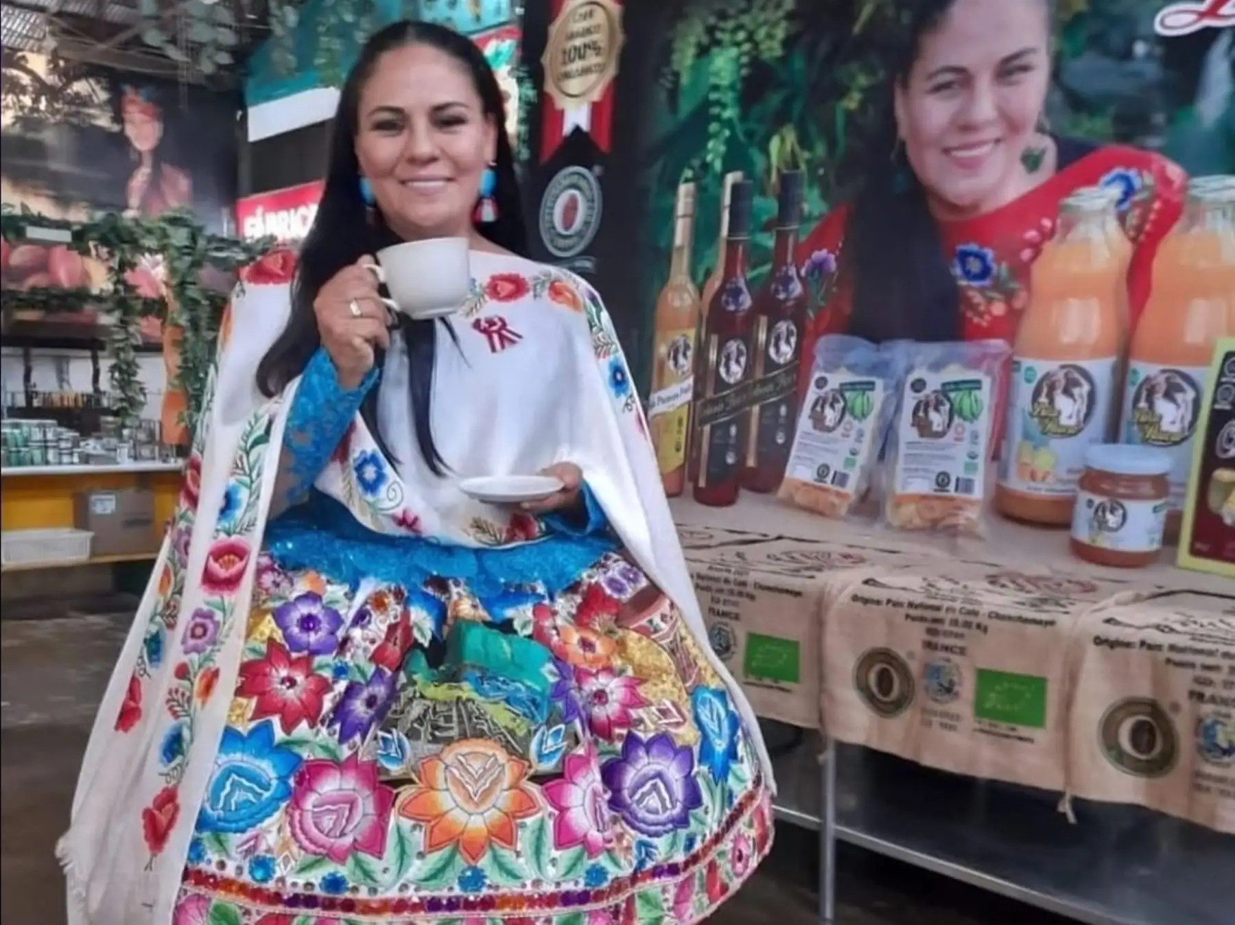 Dina Páucar.
