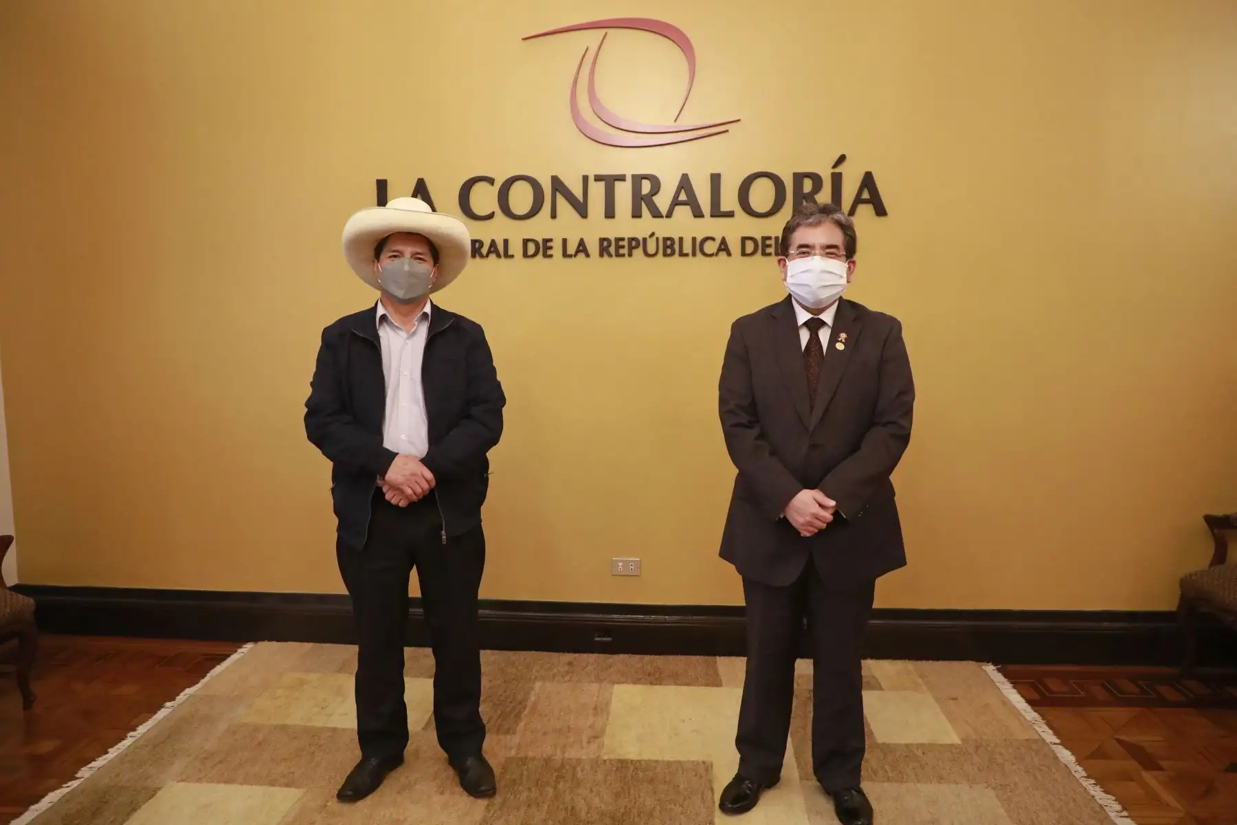El presidente electo, Pedro Castillo, se reunió con el contralor general, Nelson Shack, para iniciar coordinación sobre el proceso de transferencia de gestión. Foto: Difusión