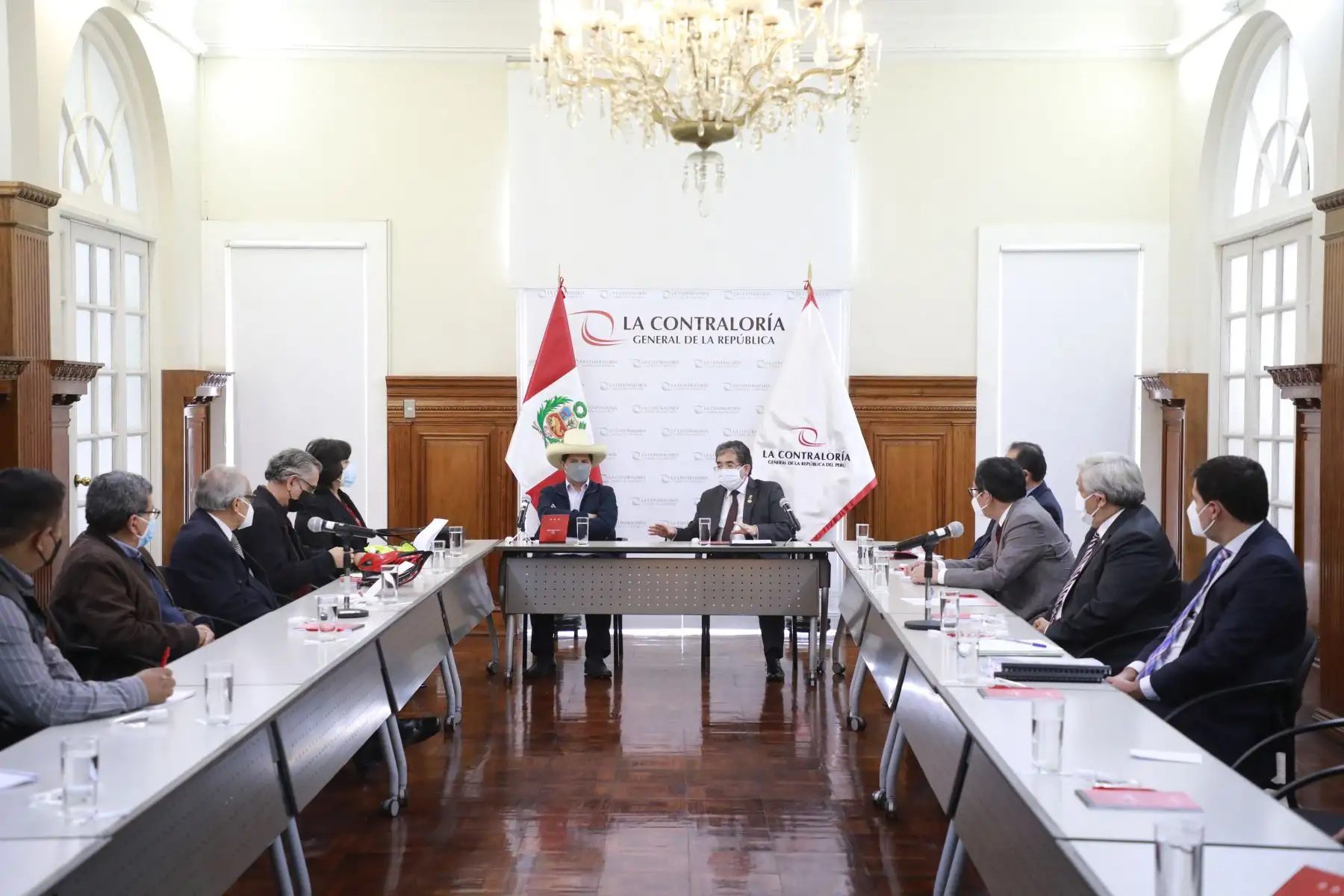 El presidente electo, Pedro Castillo, se reunió con el contralor general, Nelson Shack, para iniciar coordinación sobre el proceso de transferencia de gestión. Foto: Difusión