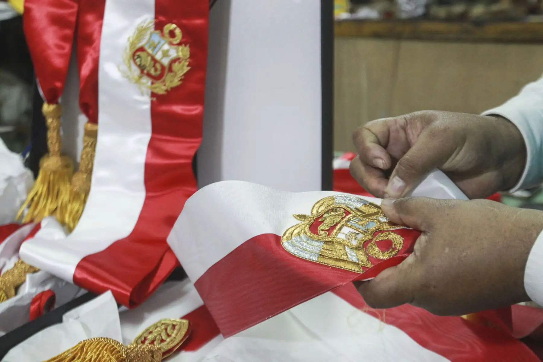 Este 28 de julio, durante la asunción del mando, el presidente electo Pedro Castillo Terrones tendrá colocada sobre su pecho la banda presidencial, símbolo del mandato que asumirá para gobernar el Perú en el próximo quinquenio. Foto: ANDINA/Jhony Laurente