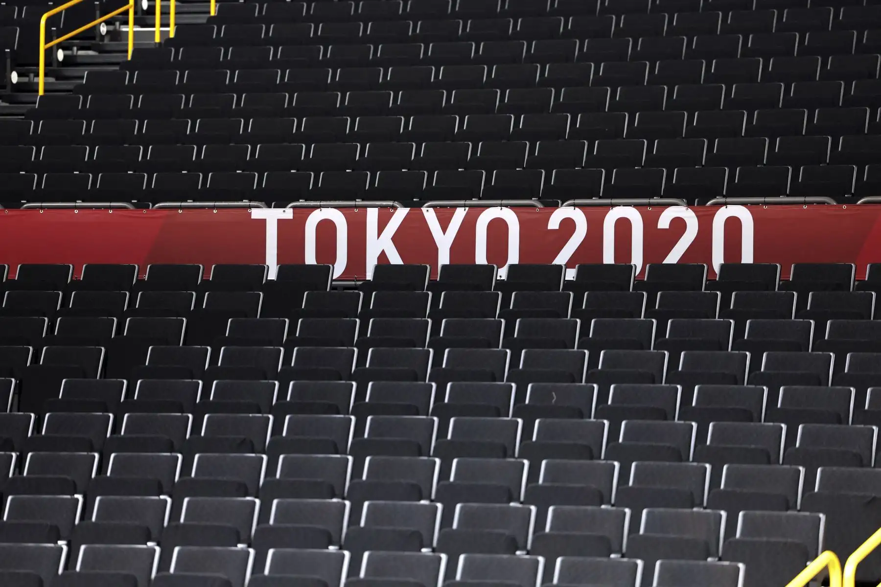Se ven asientos vacíos durante una sesión de entrenamiento de baloncesto en el Saitama Super Arena en Saitama el 22 de julio de 2021, antes de los Juegos Olímpicos de Tokio 2020.