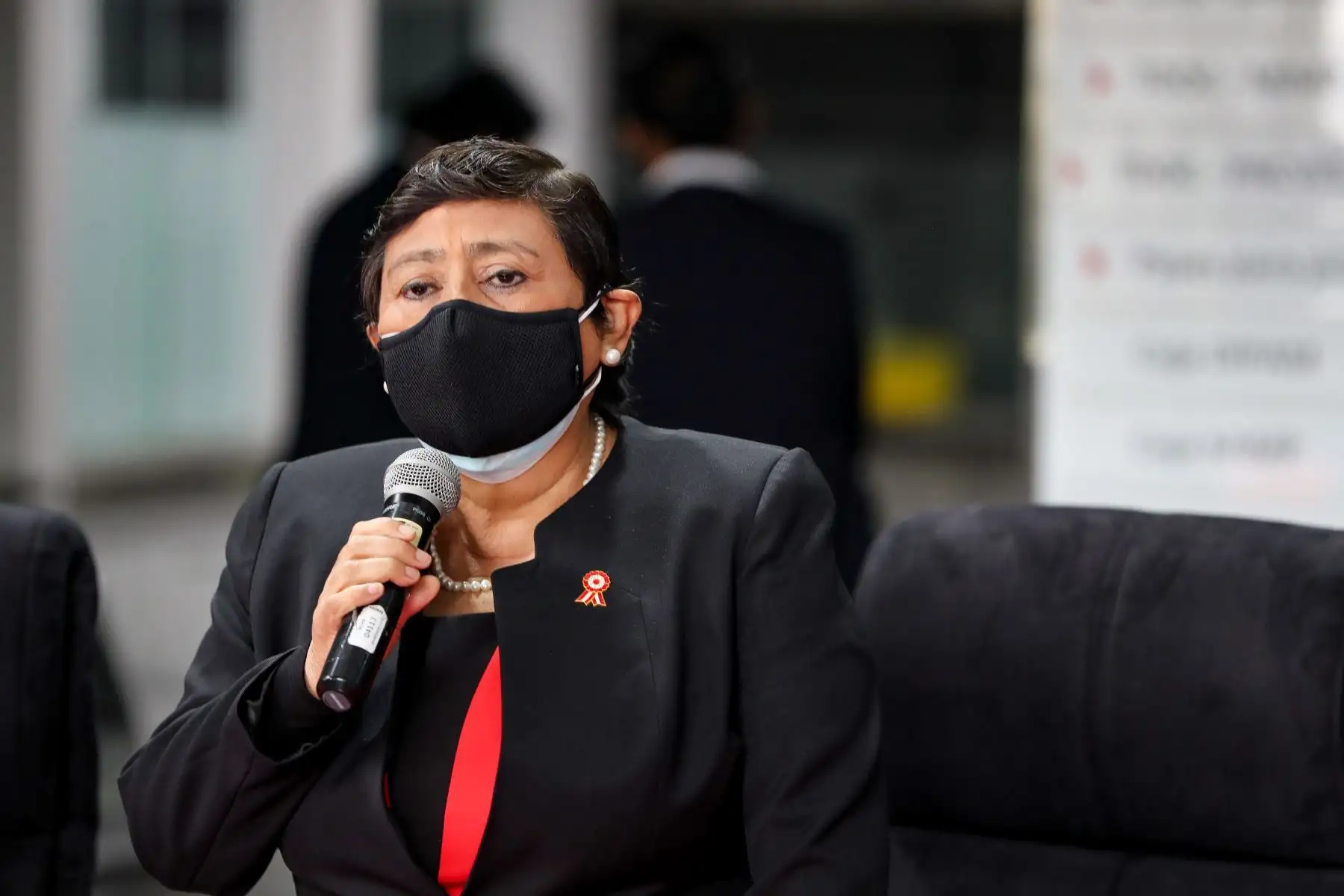 La Presidenta del Consejo de Ministros, Violeta Bermúdez, La Ministra de la Mujer y Poblaciones Vulnerables, Silvia Loli y la vicepresidenta del Comité de Expertas del MESECVI/OEA, participan en la Condecoración Orden Emérito a las Mujeres Anónimas del Bicentenario que contribuyeron en la gesta emancipadora. Foto:ANDINA/PCM