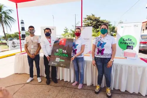Presidenta ejecutiva del Indecopi, Hania Pérez de Cuéllar, presenta la guía digital "Ruta segura Tambopata" en Madre de Dios. Foto: Cortesía.