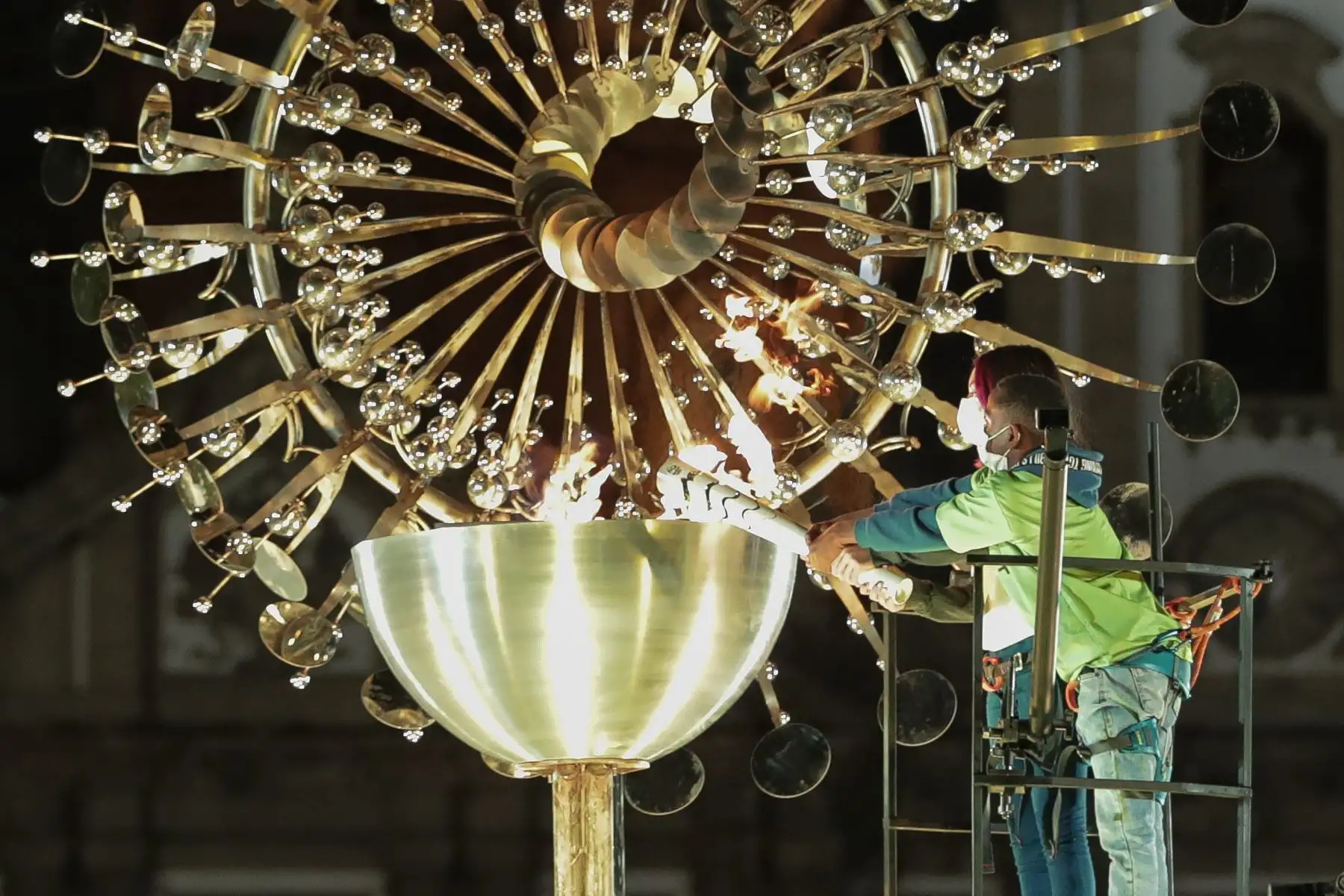 La réplica de la pira olímpica Río 2016 fue encendida hoy en Río de Janeiro, Brasil. La réplica de la pira oficial permanecerá encendida durante los Juegos Olímpicos de Tokio 2020, que se inauguran mañana viernes. Foto: EFE