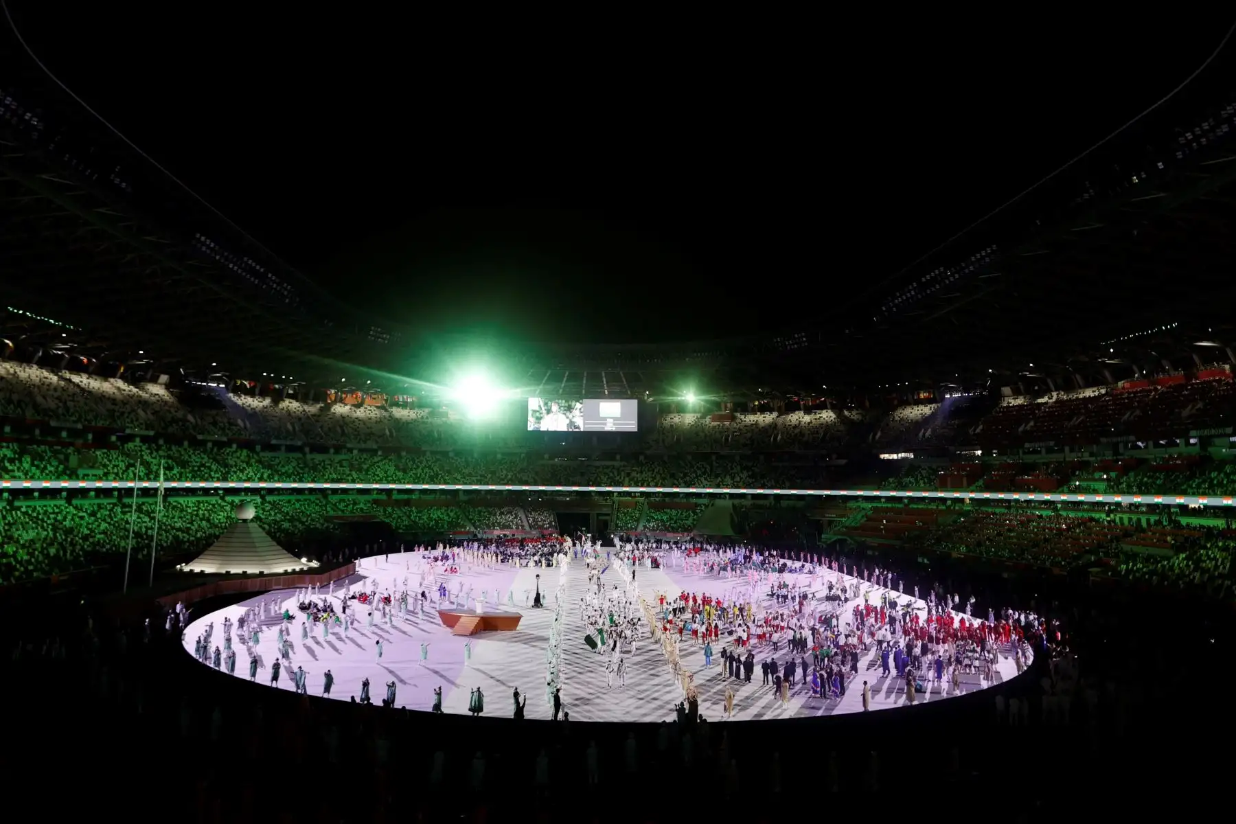 Representantes de distintos países desfilan durante la ceremonia inaugural de los Juegos Olímpicos de Tokio. Foto: EFE