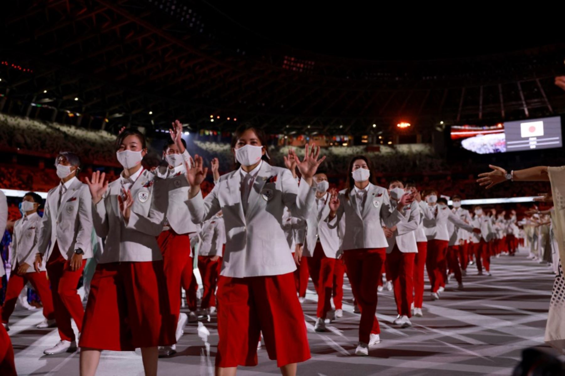 Deportistas de 206 delegaciones desfilaron en el Estadio Olímpico de Tokio