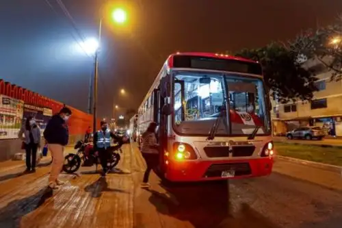 Buses que te trasladarán de noche y madrugada