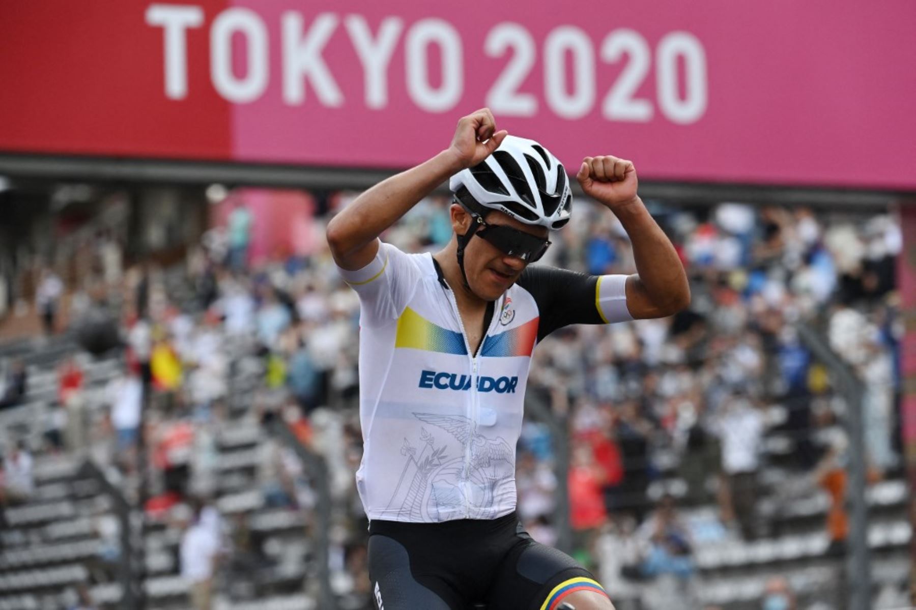 Carapaz hace vibrar a Ecuador tras obtener la medalla dorada en Tokio 2020