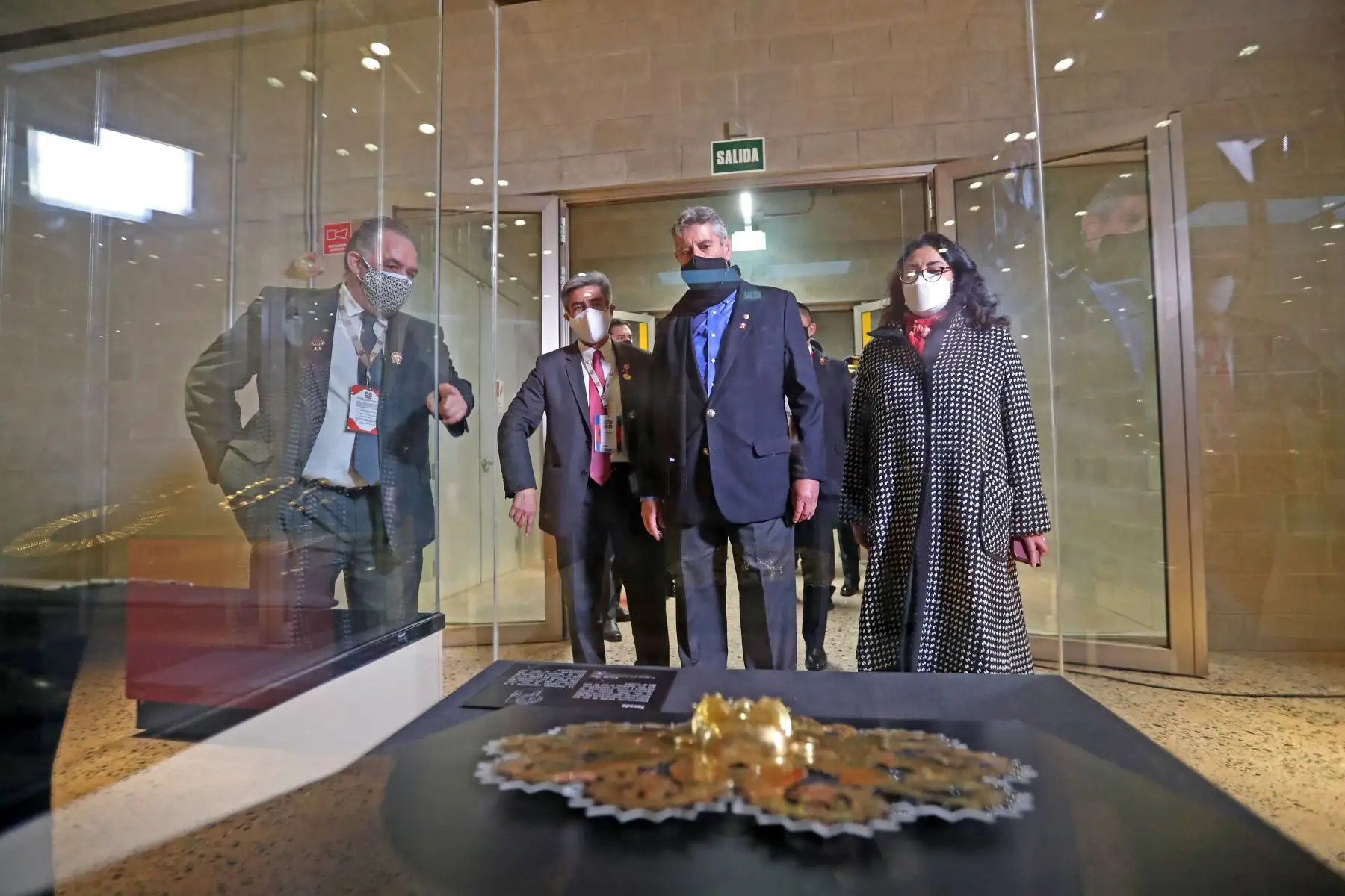 Presidente de la República, Francisco Sagasti, junto con la titular del consejo de ministros, Violeta Bermúdez y el ministro de cultura, Alejandro Neyra, participa en la ceremonia de apertura del del Museo Nacional del Perú. Foto: ANDINA/Presidencia Perú