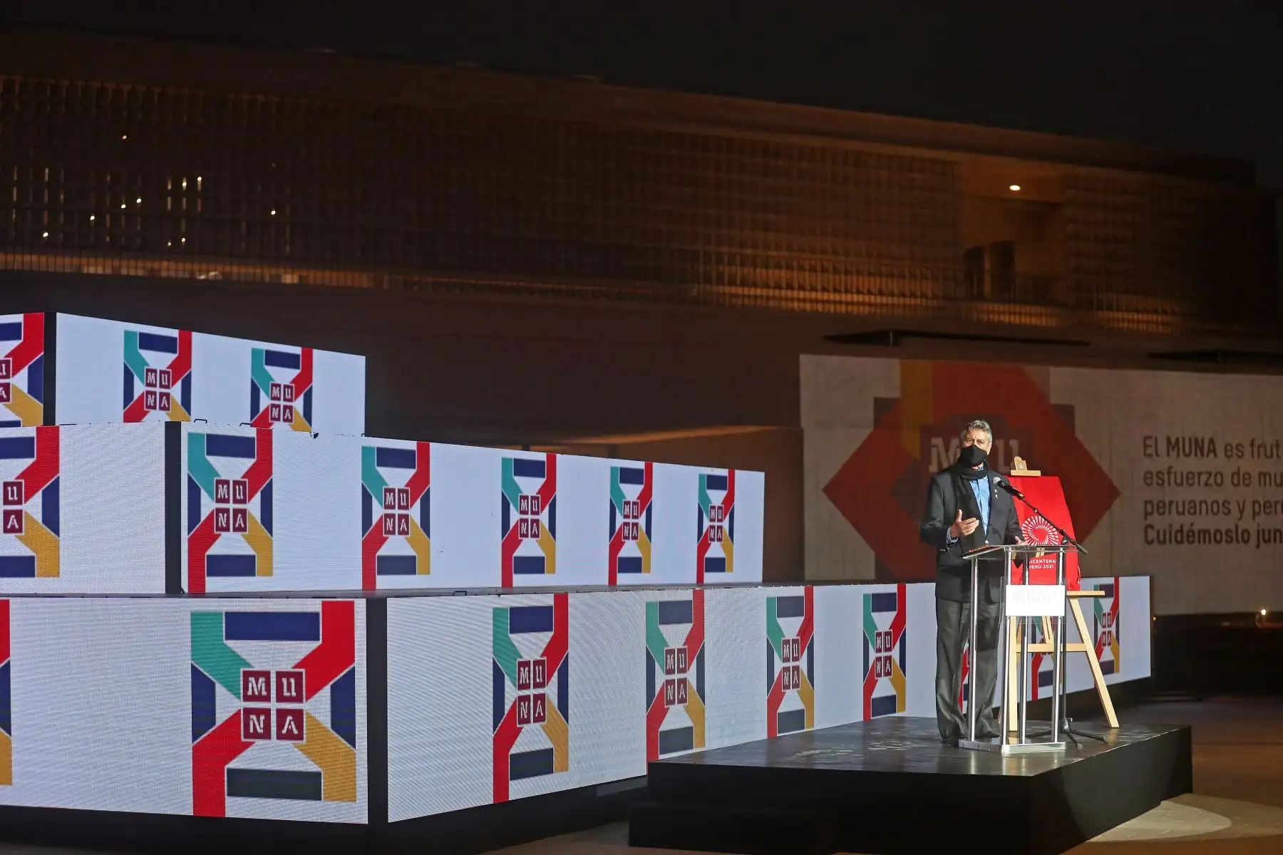 Presidente de la República, Francisco Sagasti, junto con la titular del consejo de ministros, Violeta Bermúdez y el ministro de cultura, Alejandro Neyra, participa en la ceremonia de apertura del del Museo Nacional del Perú. Foto: ANDINA/Presidencia Perú