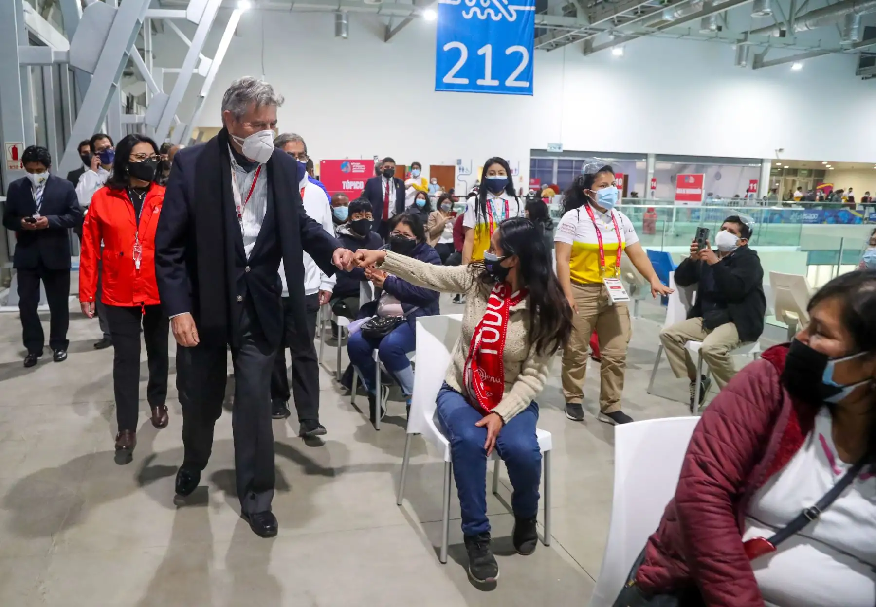 El presidente Francisco Sagasti, junto con la titular de la PCM, Violeta Bermúdez, el titular del Ministerio de Salud, Óscar Ugarte, la ministra de vivienda, Solangel Fernández y el alcalde de Lima, Jorge Muñoz  lideran la clausura del tercer Vacunatón en Lima Metropolitana y Callao. Foto: ANDINA/Presidencia Perú