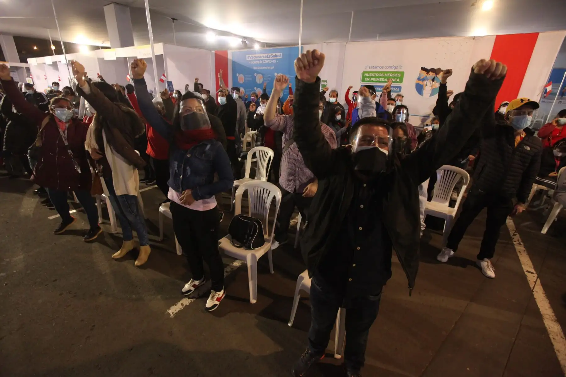 El tercer Vacunatón, que se desarrolló hasta las 7 de la noche de hoy domingo 25 de julio, logró aplicar 305,301 dosis de la vacuna contra el covid-19 en los 22 locales habilitados en Lima y Callao. Foto: ANDINA/Essalud