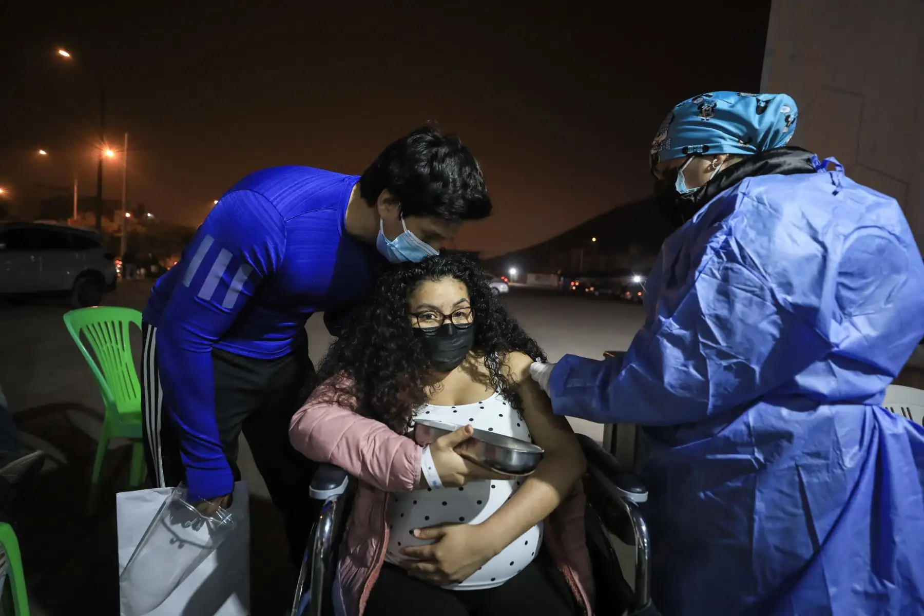 El tercer Vacunatón, que se desarrolló hasta las 7 de la noche de hoy domingo 25 de julio, logró aplicar 305,301 dosis de la vacuna contra el covid-19 en los 22 locales habilitados en Lima y Callao. Foto: ANDINA/Essalud