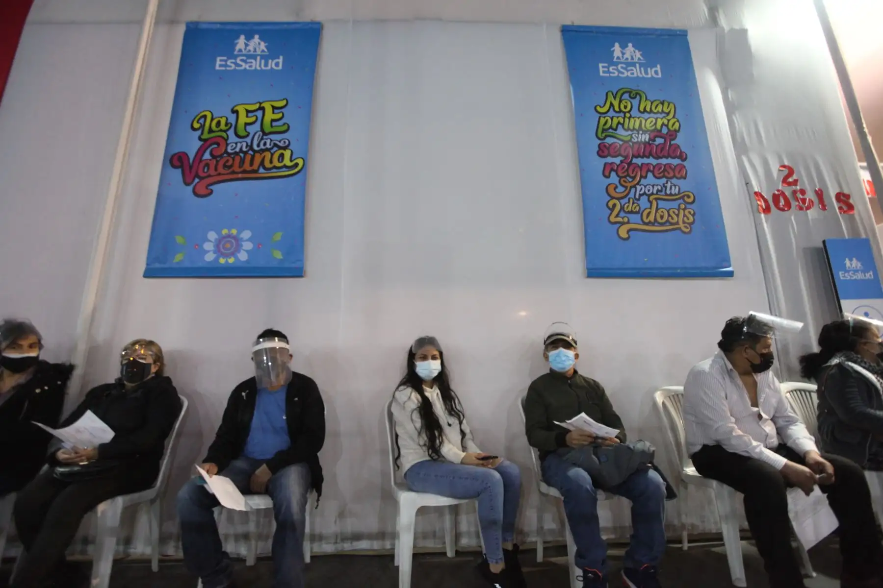 El tercer Vacunatón, que se desarrolló hasta las 7 de la noche de hoy domingo 25 de julio, logró aplicar 305,301 dosis de la vacuna contra el covid-19 en los 22 locales habilitados en Lima y Callao. Foto: ANDINA/Essalud