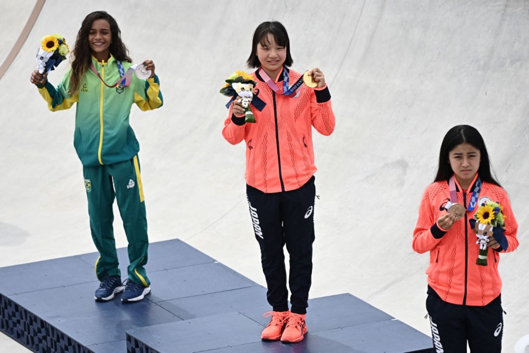 Momiji Nishiya (13 años), Rayssa Leal (13) y Funa Nakayama (16) ganaron las medallas en mujeres