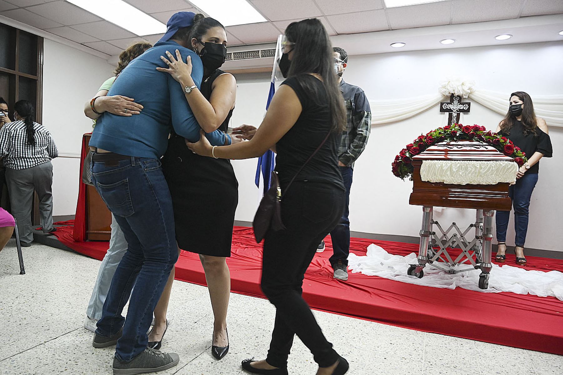 Echevarría fue asesinada en la víspera por al menos cuatro hombres y una mujer armados que ingresaron a su residencia en Tegucigalpa. Foto: AFP