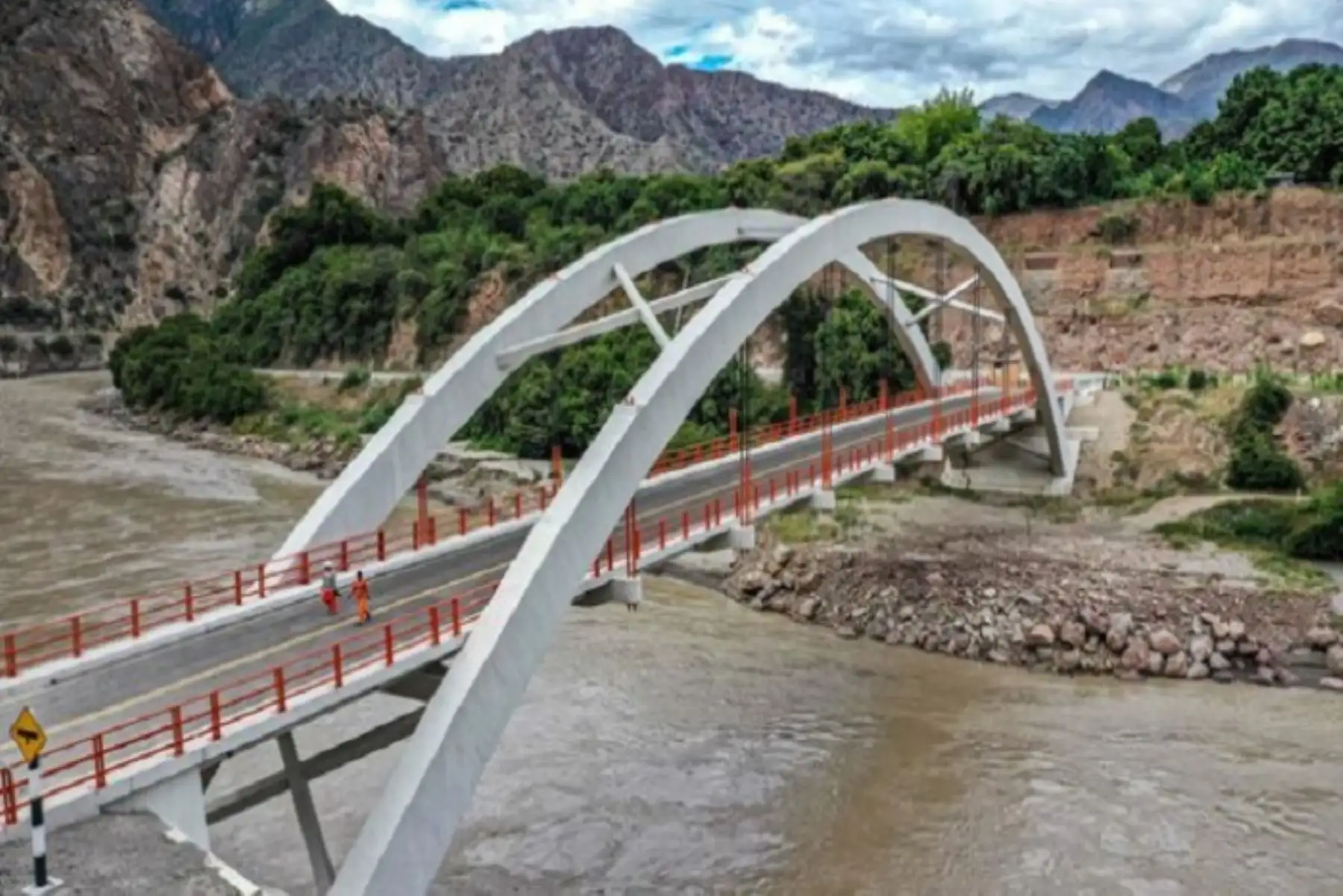 El MTC, por medio de Provías Nacional, ejecutó los puentes Santa María de Nieva y Chacanto, en beneficio de la región Amazonas.