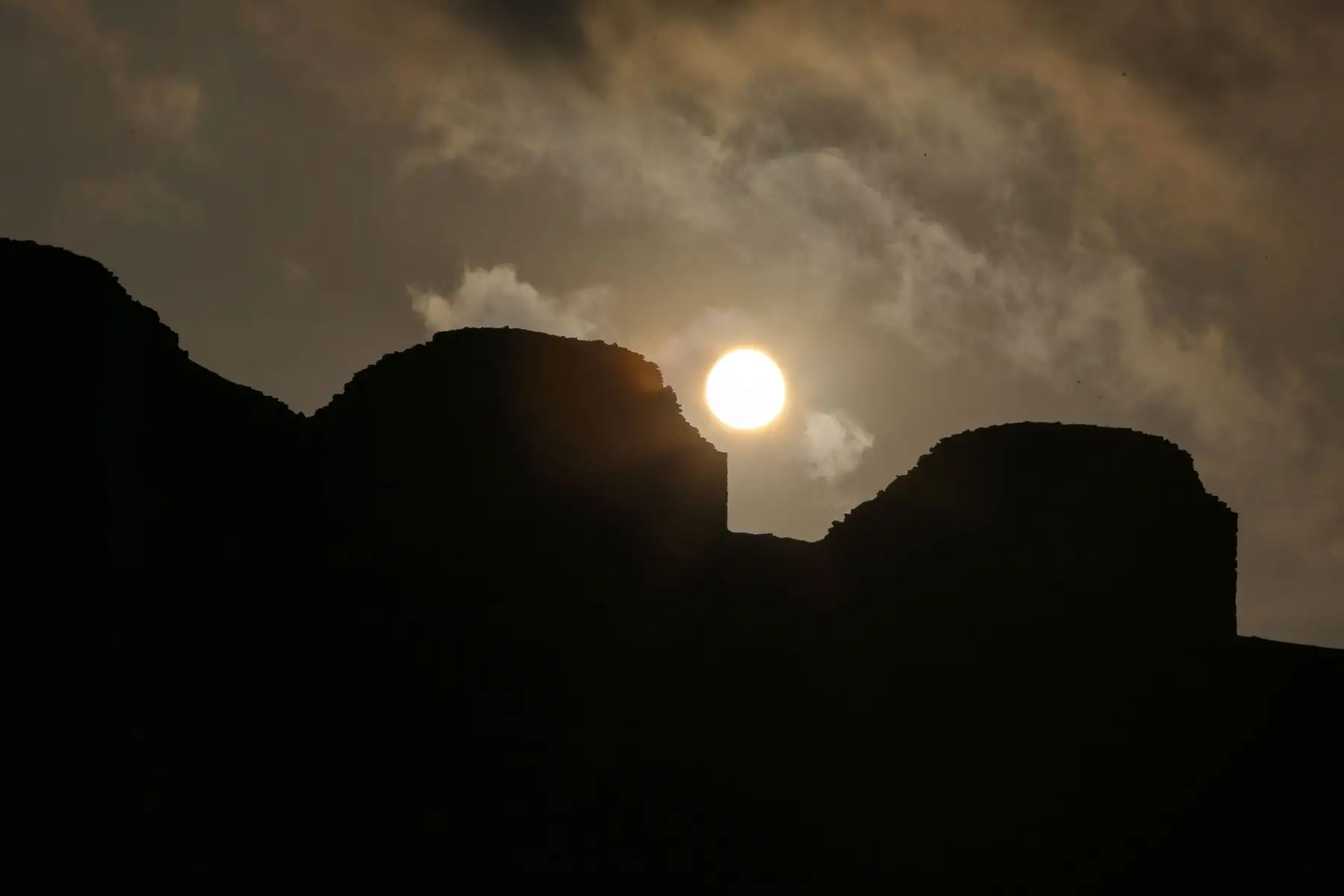 Complejo Arqueoastronómico Chankillo, el observatorio solar más antiguo de América y uno de los dos lugares en el mundo antiguo que han incorporado un calendario de horizonte solar completo. 
Foto: AFP